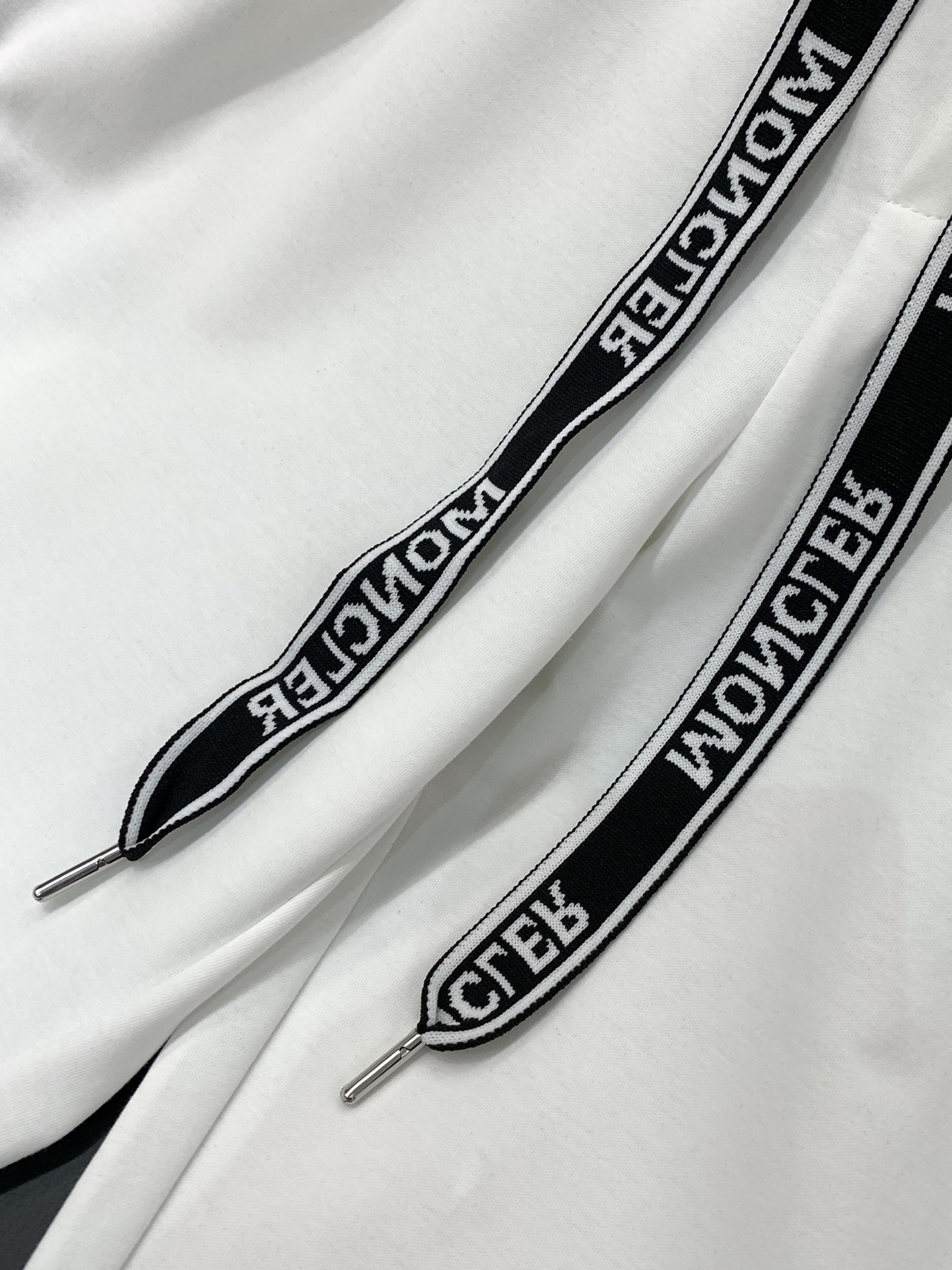 ，Moncler 蒙口，2025春季最新品，专柜同步有售，原单狠货，时尚休闲裤，采用进口原版面料，顶级刺