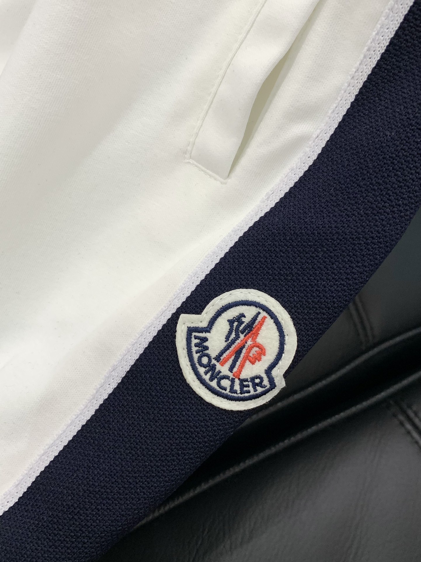，Moncler 蒙口，2025春季最新品，专柜同步有售，原单狠货，时尚休闲裤，采用进口原版面料，顶级刺