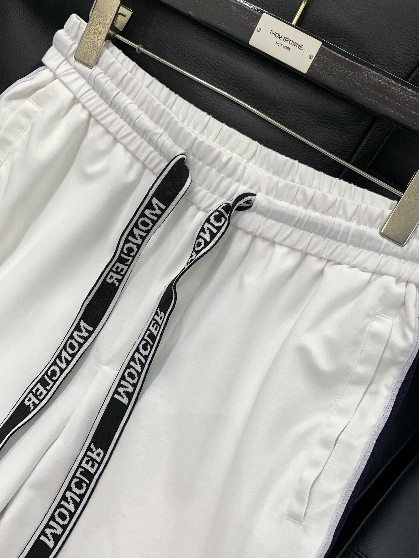 ，Moncler 蒙口，2025春季最新品，专柜同步有售，原单狠货，时尚休闲裤，采用进口原版面料，顶级刺