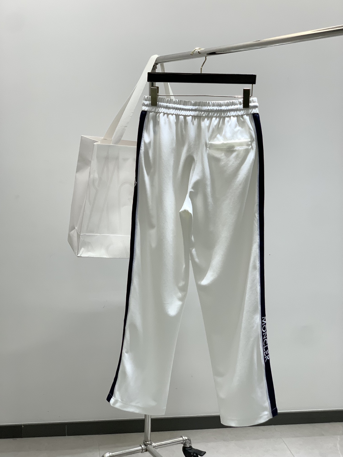 ，Moncler 蒙口，2025春季最新品，专柜同步有售，原单狠货，时尚休闲裤，采用进口原版面料，顶级刺