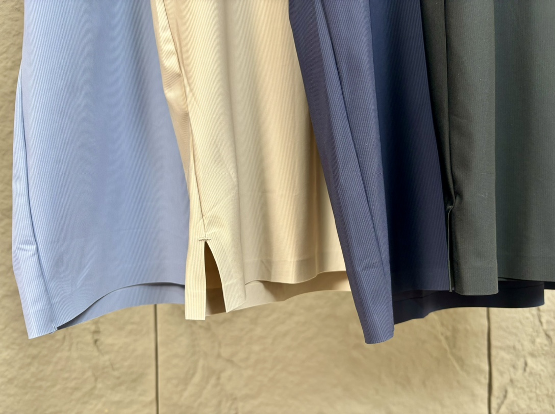 🛒购物价: 💰145💰
【全压胶】
DESCENTE/迪桑特夏季新款!高版本,质量很好。经典翻领胸前硅胶小标运动短袖Polo衫。
1️⃣进口速干精梳珠地面料冰丝凉感亲肤舒爽,不粘身不黏腻!排汗吸湿!这款迪家的POLO衫,遵循并致敬精典!
2️⃣采用了小翻领+门襟排扣的设计,隽永又儒雅,运动且商务!
肩膀上印有经典LOGO,高温硅胶的工艺加持,增加了设计的趣味性和观赏度
整体立体剪裁,拼块居多!跟贴合人体运动科学。绿色拼接黑色更是很突出,让人眼前一亮‼️整体既有严谨的精英范,又有利落阳光的运动感,彰显品牌魅力 !
3️⃣其具有十分优越的色牢度、耐皂洗、耐光汗复合和耐摩擦,长久穿着与洗涤仍能维持饱满的色泽度!
自问世以来、TOUGH面料以不易变形、不易褪色以及快递干爽的三大优势
颜色: 黑色 深蓝色。 咖色。兰灰色
尺码 胸围 衣长 肩宽 袖长
M 96 65 44.5 19.5
L. 135 67 46 20.5
XL 104 69 47.5 21.5
2XL 108 71 49 22.5
3XL 112 73 50.5 23.5
4XL 116 75 52 24.5
建议尺码 建议身高 建议体重
M 160-170 90-150
L 160-175 150-130
XL 165-175 130-145
2XL 170-180 145-165
3XL 175-185 165-180
4XL 175-200 180-200
温馨提示:尺码因为手工测量方式不同。存在2-4CM五查属合理范围内。