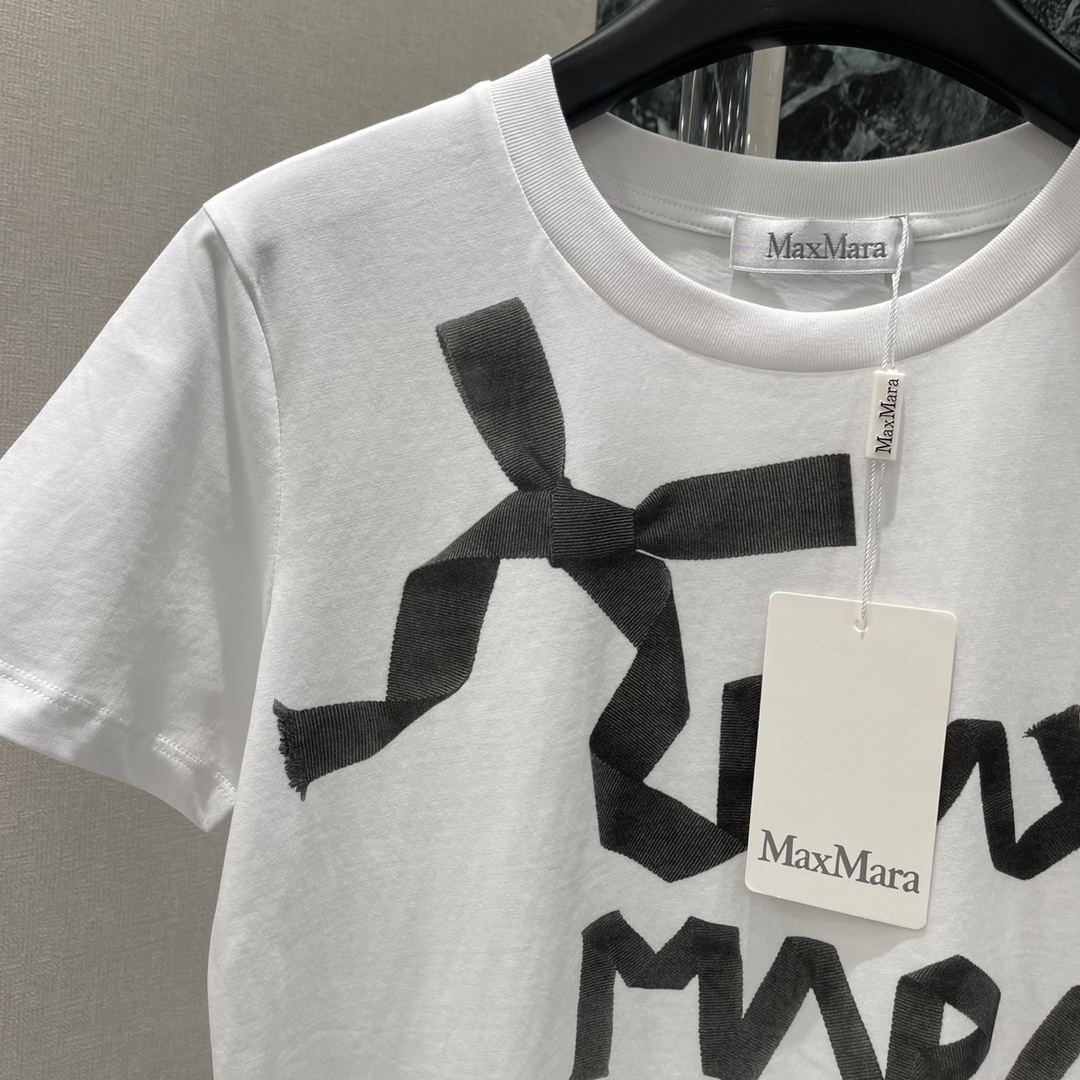 
Max Mar* 25夏季新款 印花短袖T恤 胸前印花蝴蝶结➕logo字母真的很绝！小圆领突出时髦氛围