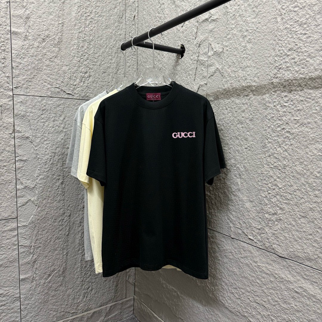 Gu Gucci* 2025 primavera-verano nuevo estilo, camiseta de manga corta con letras doble G bordadas en rosa en el pecho, …