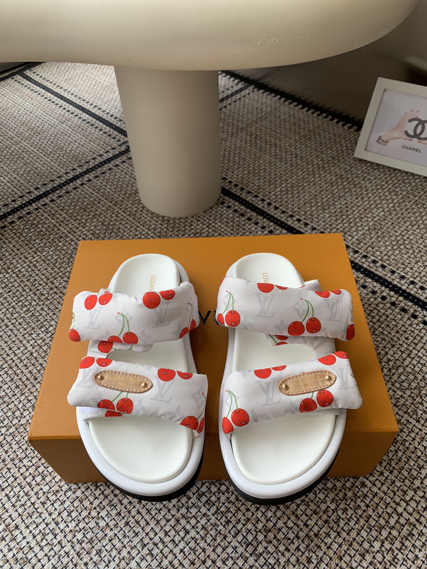 NO:512065,LV 2025ss Spring and Summer New Style Full Beach Style The whole pair of shoes is purchased and developed and created by ZP, all customized materials, exclusive mold opening sole, all details are shipped together, and even the packaging is the same as the genuine one. Size: 35-46 (45.46 custom made without return or exchange), slippers, louis vuitton, slippers19860909LV 2025ss春夏新款 满满的沙滩风情 整双鞋子采购Zp开发打造,全部定制材料,独家开模大底,细节全部对版出货,连包装也做到跟正品一样.码数:35-46（45.46订做不退不换）,拖鞋,louis vuitton,slippers,Women's Shoes