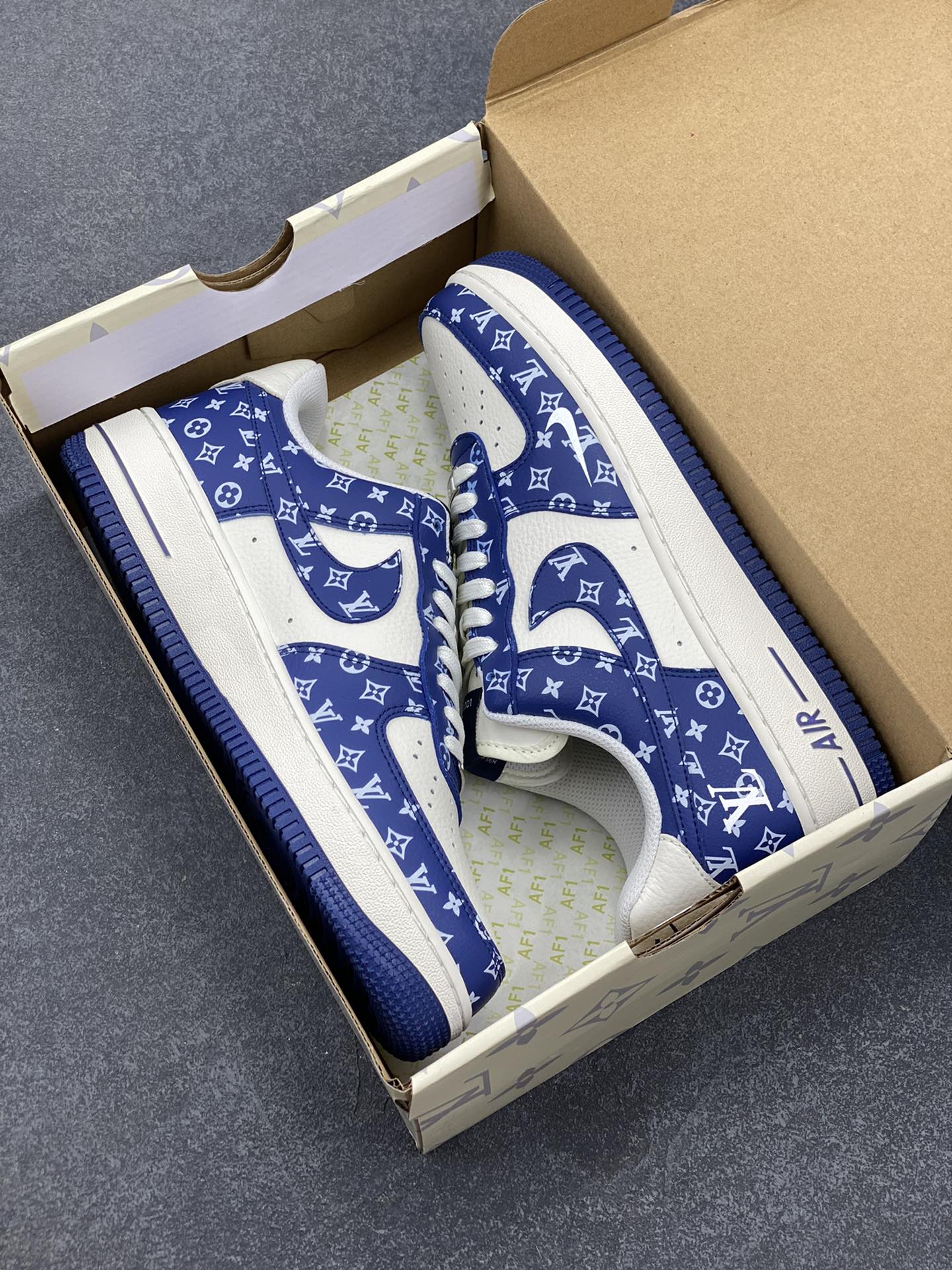 图片[9]-NIke Air Force 1 \’07 Low LV联名-白蓝小白勾 空军一号低帮 运动鞋 休闲鞋 折边针车 工艺难度大 原楦头原纸板 原装鞋盒 定制五金配件 内置全掌气垫 原厂鞋底 货号：LW9279-008 尺码：36 36.5 37.5 38 38.5 39 40 40.5 41 42 42.5 43 44 44.5 45-选品中心