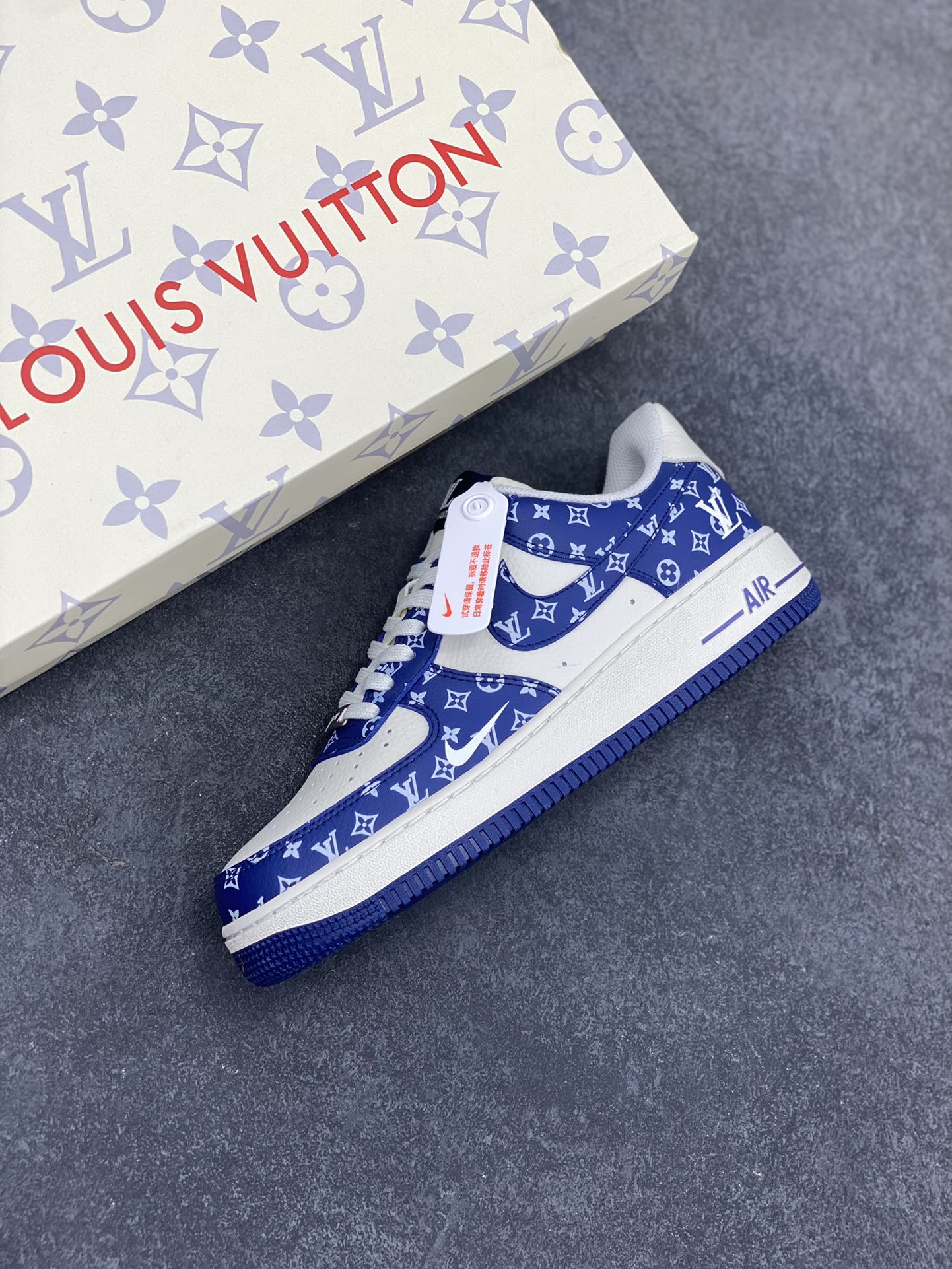 图片[7]-NIke Air Force 1 \’07 Low LV联名-白蓝小白勾 空军一号低帮 运动鞋 休闲鞋 折边针车 工艺难度大 原楦头原纸板 原装鞋盒 定制五金配件 内置全掌气垫 原厂鞋底 货号：LW9279-008 尺码：36 36.5 37.5 38 38.5 39 40 40.5 41 42 42.5 43 44 44.5 45-选品中心