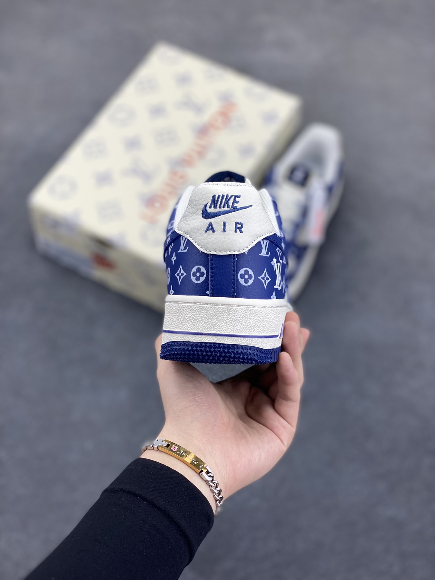 图片[4]-NIke Air Force 1 \’07 Low LV联名-白蓝小白勾 空军一号低帮 运动鞋 休闲鞋 折边针车 工艺难度大 原楦头原纸板 原装鞋盒 定制五金配件 内置全掌气垫 原厂鞋底 货号：LW9279-008 尺码：36 36.5 37.5 38 38.5 39 40 40.5 41 42 42.5 43 44 44.5 45-选品中心