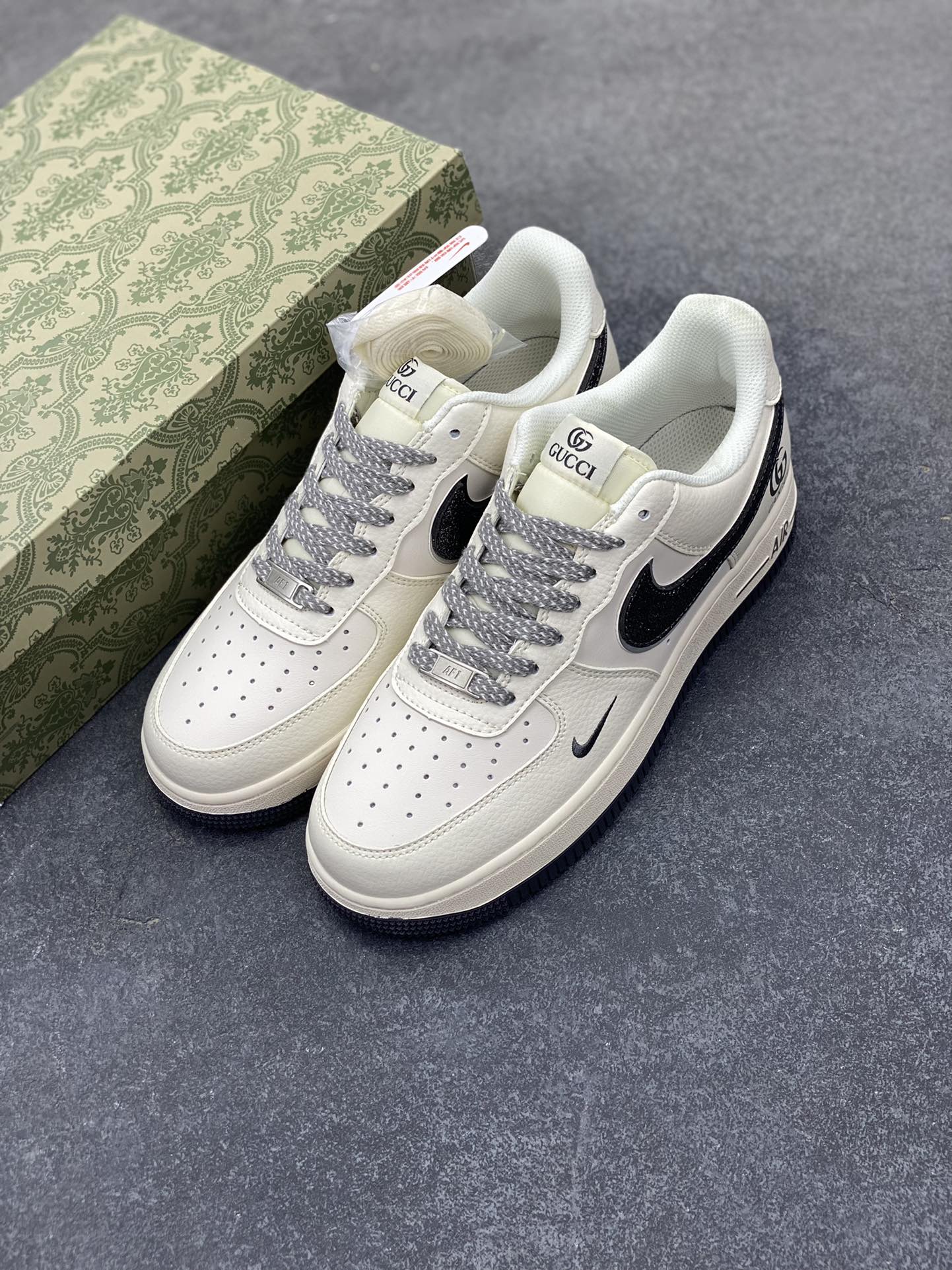 图片[8]-NIke Air Force 1 \’07 Low “古驰联名”空军一号 低帮 运动鞋 休闲鞋 折边针车 工艺难度大 原楦头原纸板 原装鞋盒 定制五金配件 内置全掌气垫 原厂鞋底 货号：QY6818-606 尺码：36 36.5 37.5 38 38.5 39 40 40.5 41 42 42.5 43 44 44.5 45-选品中心