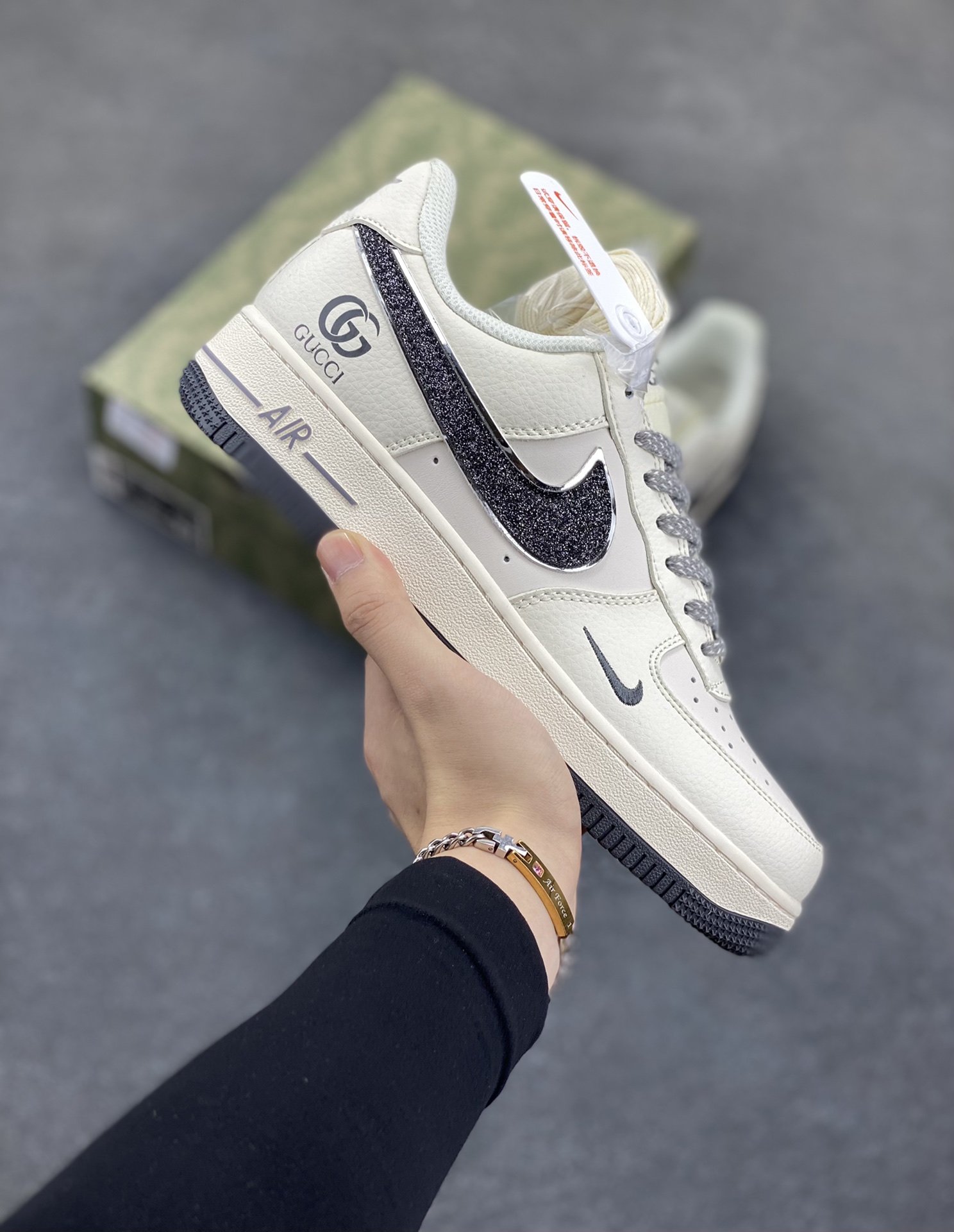 NIke Air Force 1 \'07 Low “古驰联名”空军一号 低帮 运动鞋 休闲鞋 折边针车 工艺难度大 原楦头原纸板 原装鞋盒 定制五金配件 内置全掌气垫 原厂鞋底 货号：QY6818-606 尺码：36 36.5 37.5 38 38.5 39 40 40.5 41 42 42.5 43 44 44.5 45-选品中心