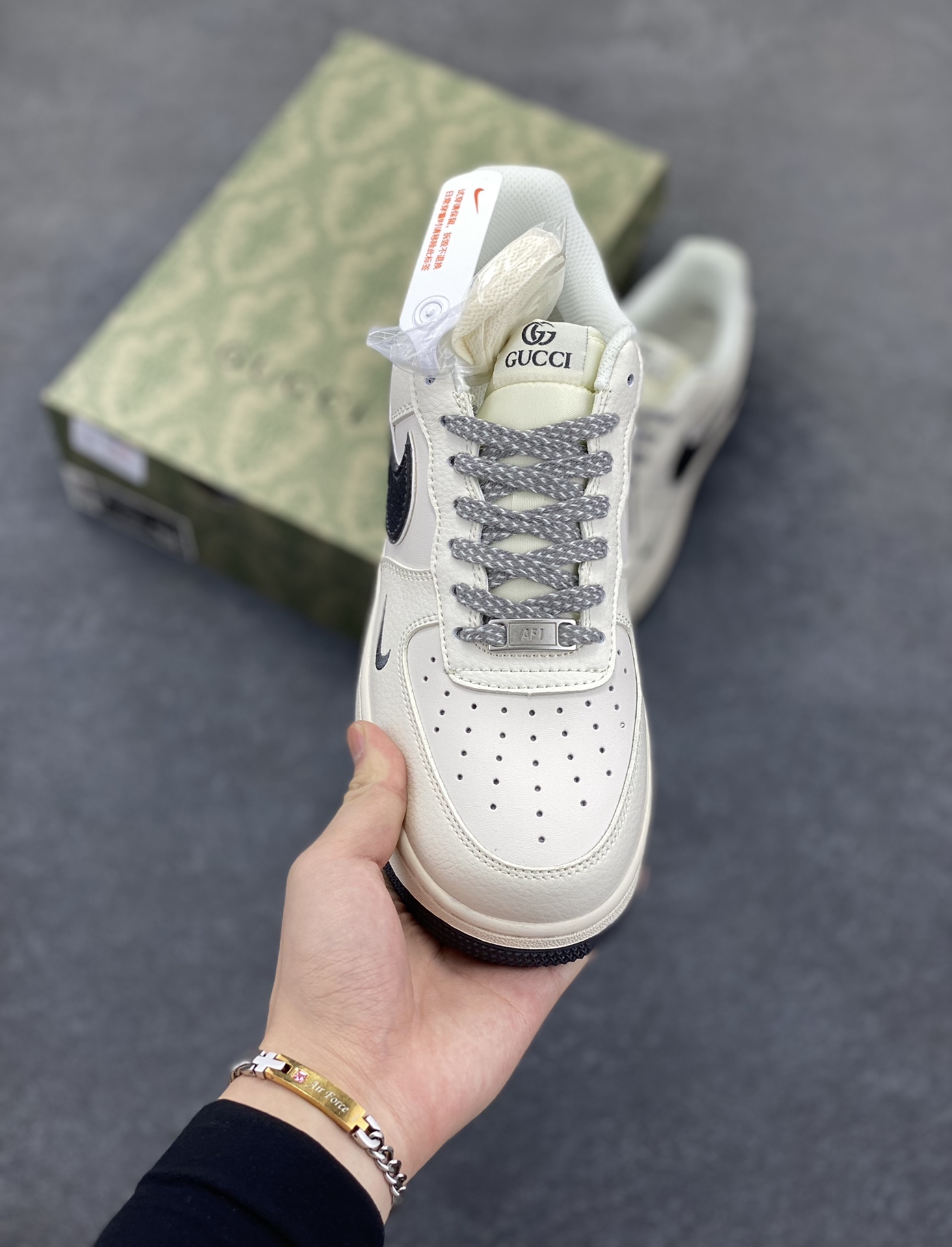 图片[2]-NIke Air Force 1 \’07 Low “古驰联名”空军一号 低帮 运动鞋 休闲鞋 折边针车 工艺难度大 原楦头原纸板 原装鞋盒 定制五金配件 内置全掌气垫 原厂鞋底 货号：QY6818-606 尺码：36 36.5 37.5 38 38.5 39 40 40.5 41 42 42.5 43 44 44.5 45-选品中心