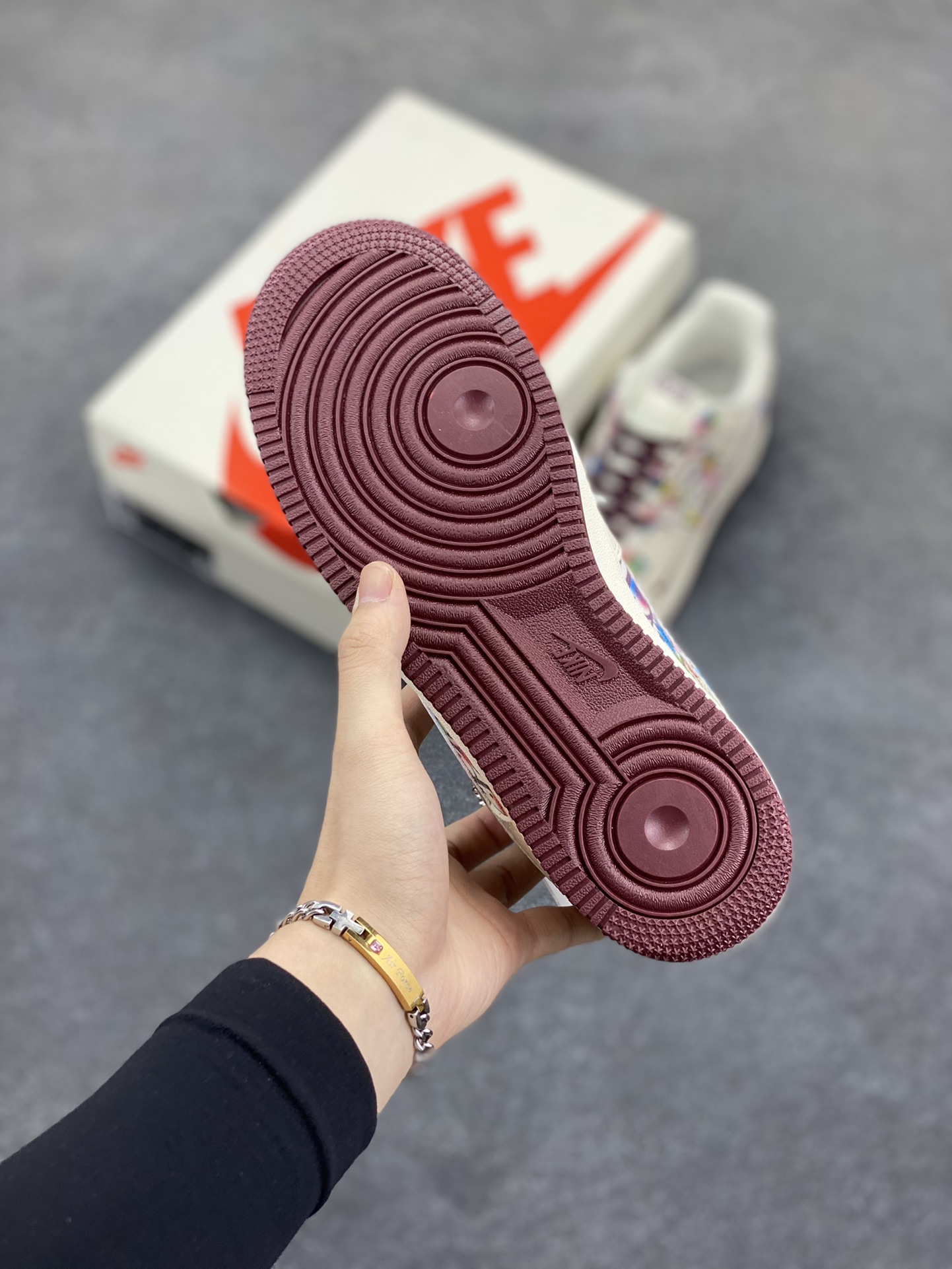 图片[5]-NIke Air Force 1 \’07 Low “迪奥联名——彩色插花”空军一号 低帮 运动鞋 休闲鞋 折边针车 工艺难度大 原楦头原纸板 原装鞋盒 定制五金配件 内置全掌气垫 原厂鞋底 货号：DF0188-063 尺码：36 36.5 37.5 38 38.5 39 40 40.5 41 42 42.5 43 44 44.5 45-选品中心