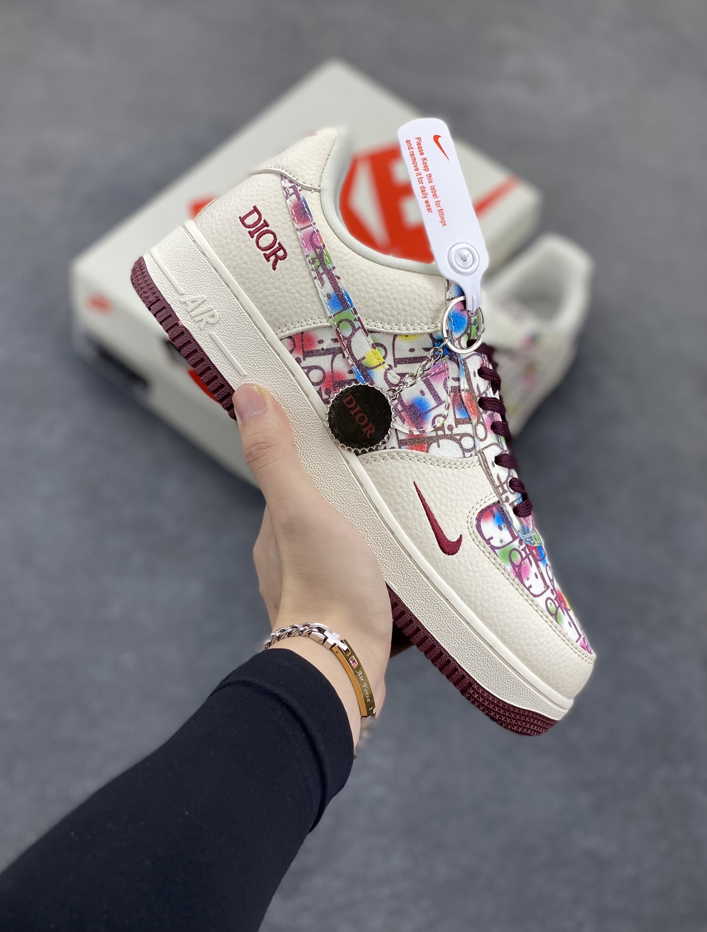 NIke Air Force 1 \’07 Low “迪奥联名——彩色插花”空军一号 低帮 运动鞋 休闲鞋 折边针车 工艺难度大 原楦头原纸板 原装鞋盒 定制五金配件 内置全掌气垫 原厂鞋底 货号：DF0188-063 尺码：36 36.5 37.5 38 38.5 39 40 40.5 41 42 42.5 43 44 44.5 45-选品中心