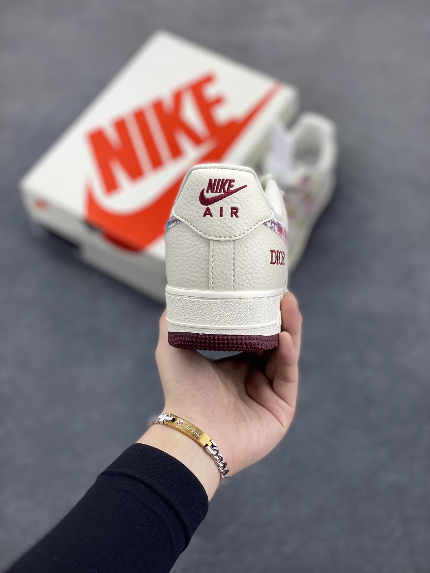 图片[4]-NIke Air Force 1 \’07 Low “迪奥联名——彩色插花”空军一号 低帮 运动鞋 休闲鞋 折边针车 工艺难度大 原楦头原纸板 原装鞋盒 定制五金配件 内置全掌气垫 原厂鞋底 货号：DF0188-063 尺码：36 36.5 37.5 38 38.5 39 40 40.5 41 42 42.5 43 44 44.5 45-选品中心