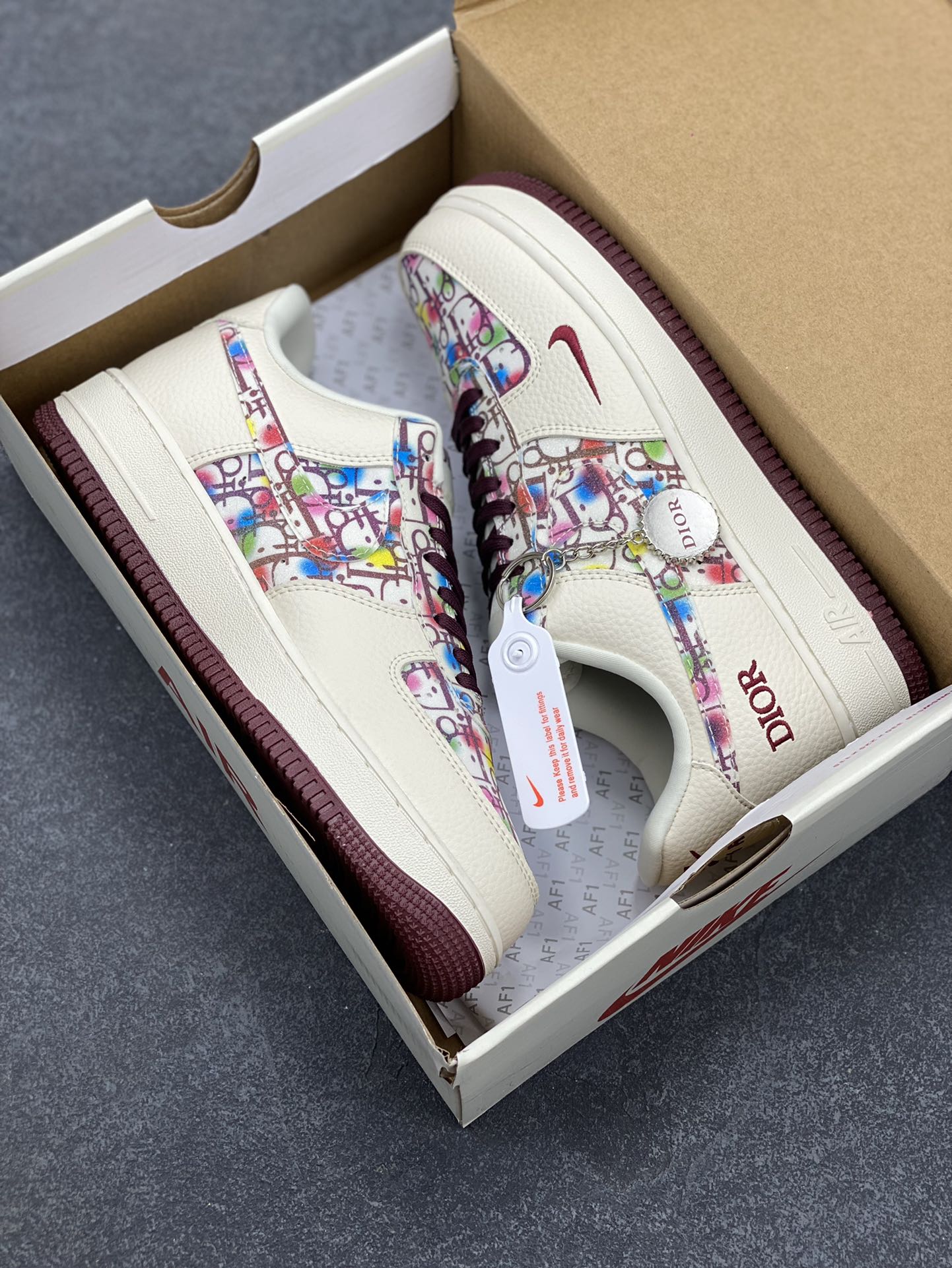 图片[9]-NIke Air Force 1 \’07 Low “迪奥联名——彩色插花”空军一号 低帮 运动鞋 休闲鞋 折边针车 工艺难度大 原楦头原纸板 原装鞋盒 定制五金配件 内置全掌气垫 原厂鞋底 货号：DF0188-063 尺码：36 36.5 37.5 38 38.5 39 40 40.5 41 42 42.5 43 44 44.5 45-选品中心