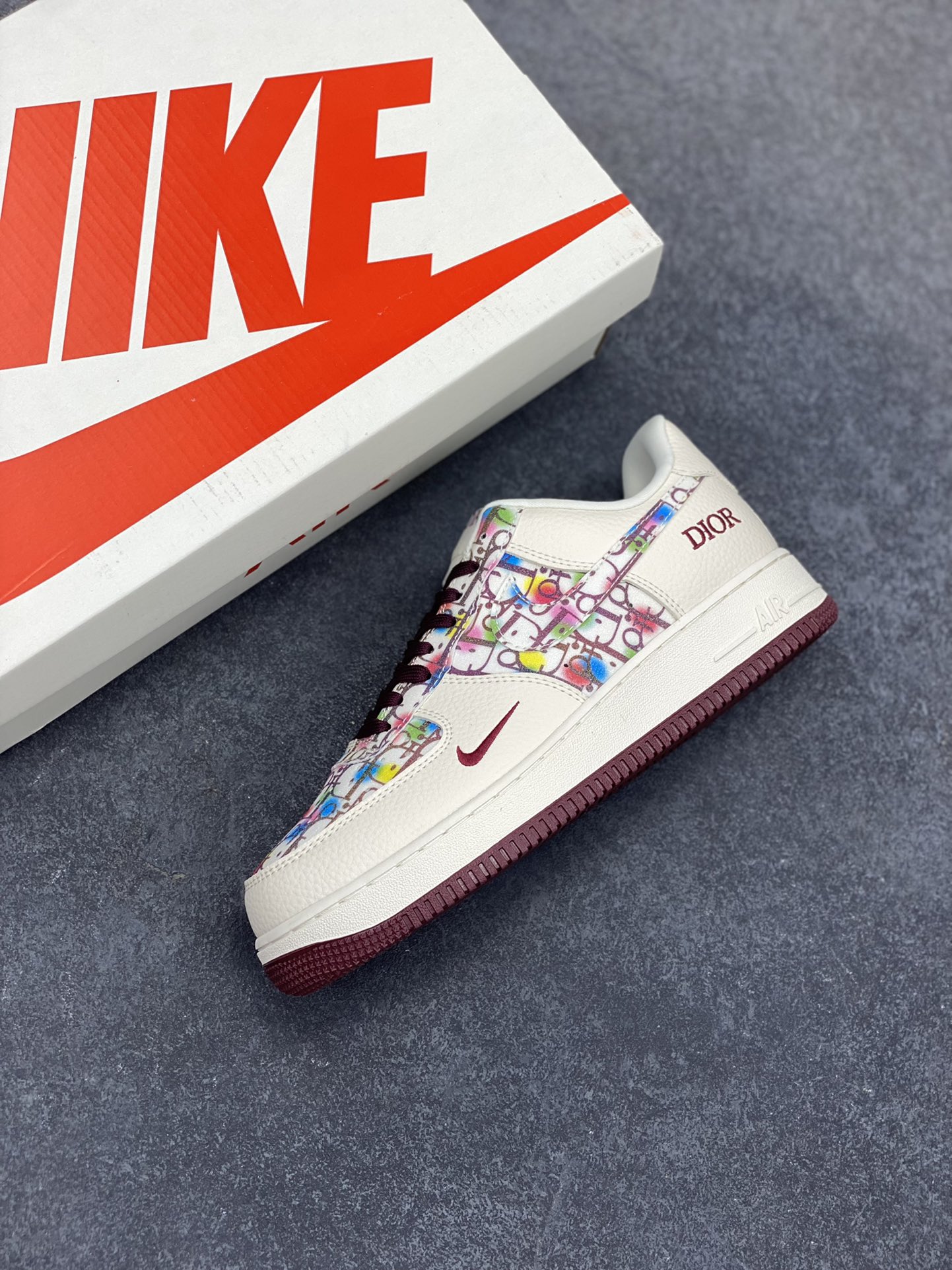 图片[7]-NIke Air Force 1 \’07 Low “迪奥联名——彩色插花”空军一号 低帮 运动鞋 休闲鞋 折边针车 工艺难度大 原楦头原纸板 原装鞋盒 定制五金配件 内置全掌气垫 原厂鞋底 货号：DF0188-063 尺码：36 36.5 37.5 38 38.5 39 40 40.5 41 42 42.5 43 44 44.5 45-选品中心