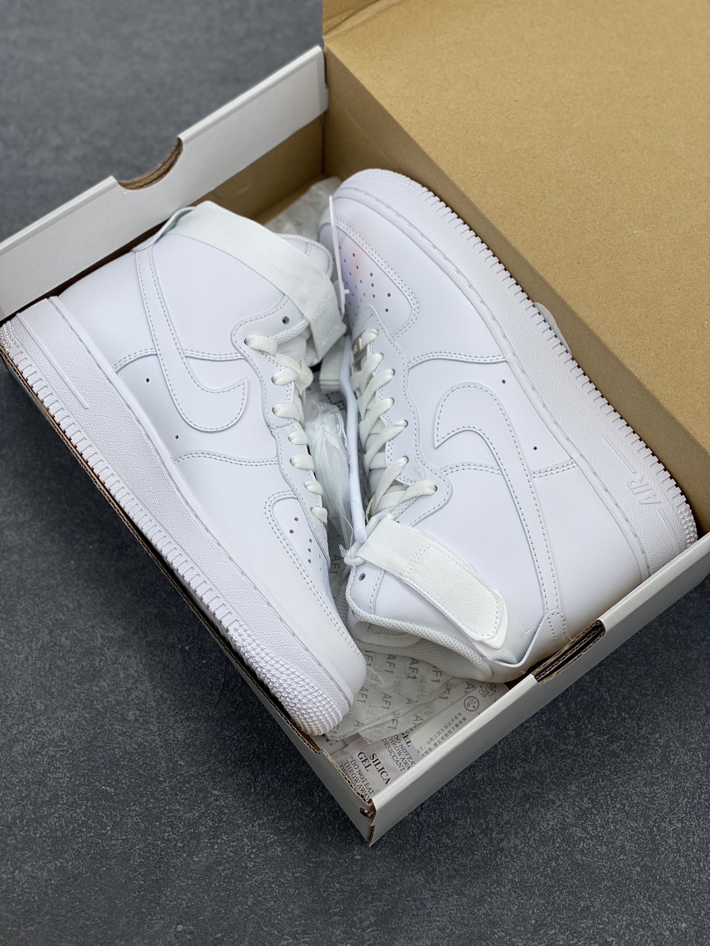 图片[9]-HY版本💯 Nike Air Force 1 High 07 高帮白 空军一号高帮运动休闲板鞋 原楦头原纸板 打造纯正空军版型#专注外贸渠道 全掌内置蜂窝气垫 #原盒配件 原厂中底钢印、拉帮完美 货号：女码DD9624-100 男码CW2290-111 尺码：35.5 36 36.5 37.5 38 38.5 39 40 40.5 41 42 42.5 43 44 44.5 45 46 47-选品中心