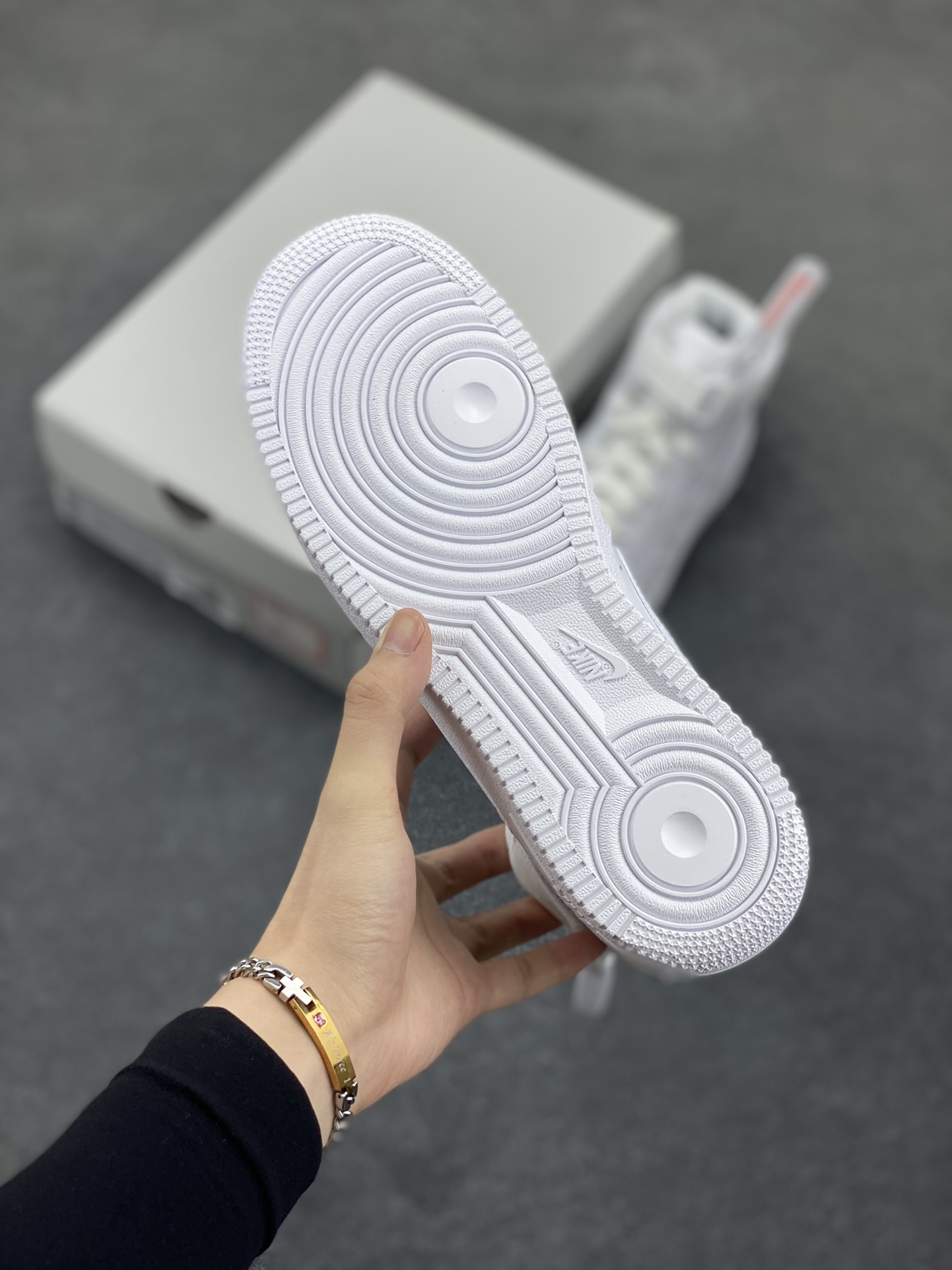 图片[5]-HY版本💯 Nike Air Force 1 High 07 高帮白 空军一号高帮运动休闲板鞋 原楦头原纸板 打造纯正空军版型#专注外贸渠道 全掌内置蜂窝气垫 #原盒配件 原厂中底钢印、拉帮完美 货号：女码DD9624-100 男码CW2290-111 尺码：35.5 36 36.5 37.5 38 38.5 39 40 40.5 41 42 42.5 43 44 44.5 45 46 47-选品中心