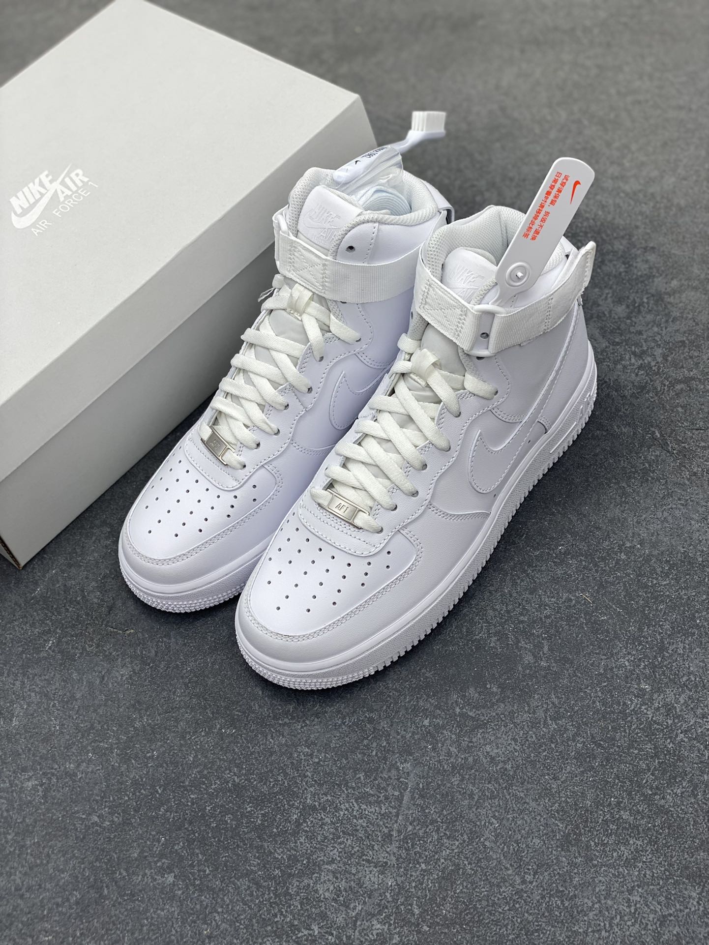 图片[8]-HY版本💯 Nike Air Force 1 High 07 高帮白 空军一号高帮运动休闲板鞋 原楦头原纸板 打造纯正空军版型#专注外贸渠道 全掌内置蜂窝气垫 #原盒配件 原厂中底钢印、拉帮完美 货号：女码DD9624-100 男码CW2290-111 尺码：35.5 36 36.5 37.5 38 38.5 39 40 40.5 41 42 42.5 43 44 44.5 45 46 47-选品中心