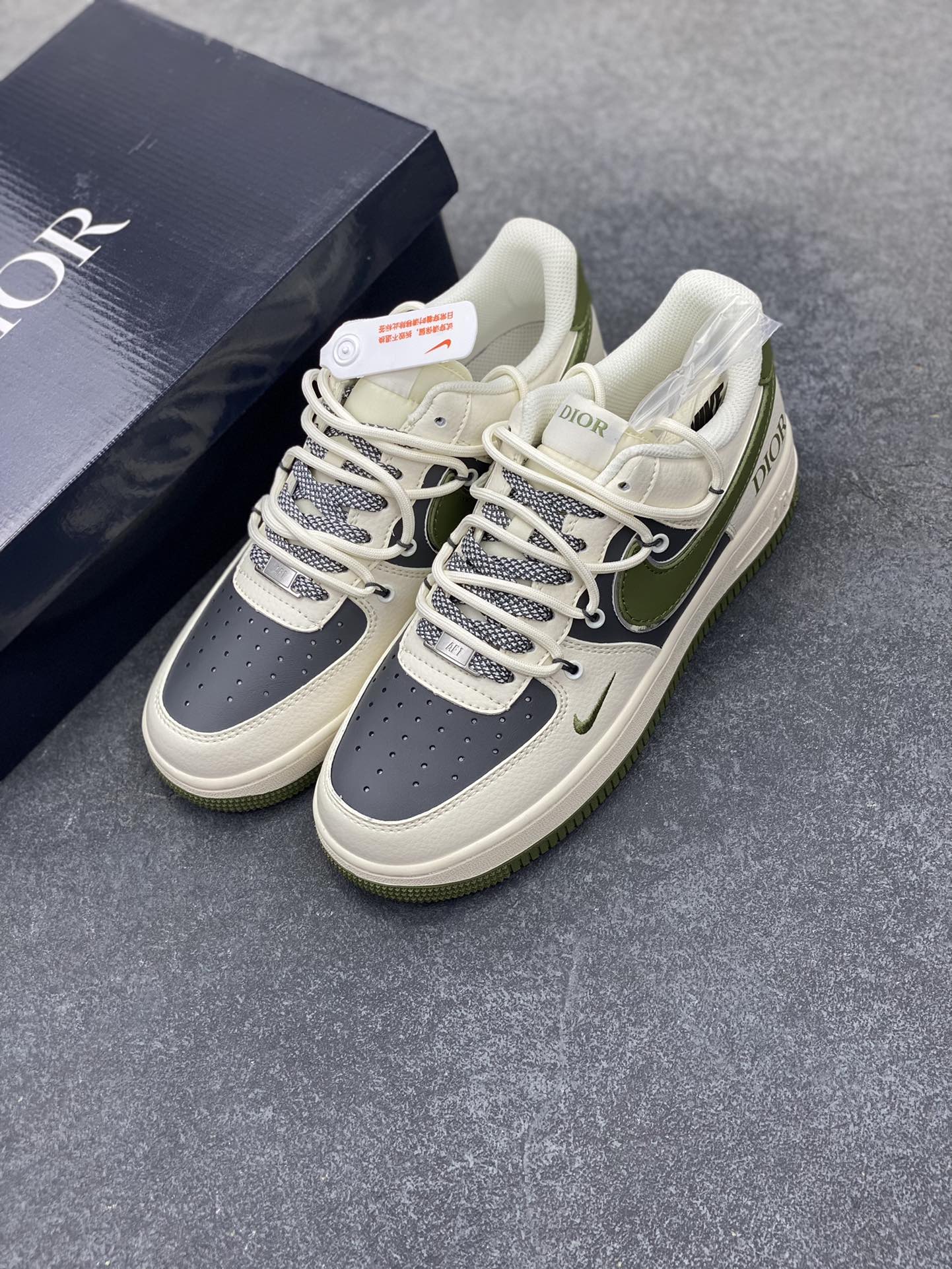 图片[8]-NIke Air Force 1 \’07 Low “迪奥联名——白绿抽绳”空军一号 低帮 运动鞋 休闲鞋 折边针车 工艺难度大 原楦头原纸板 原装鞋盒 定制五金配件 内置全掌气垫 原厂鞋底 货号：SJ1198-200 尺码：36 36.5 37.5 38 38.5 39 40 40.5 41 42 42.5 43 44 44.5 45-选品中心