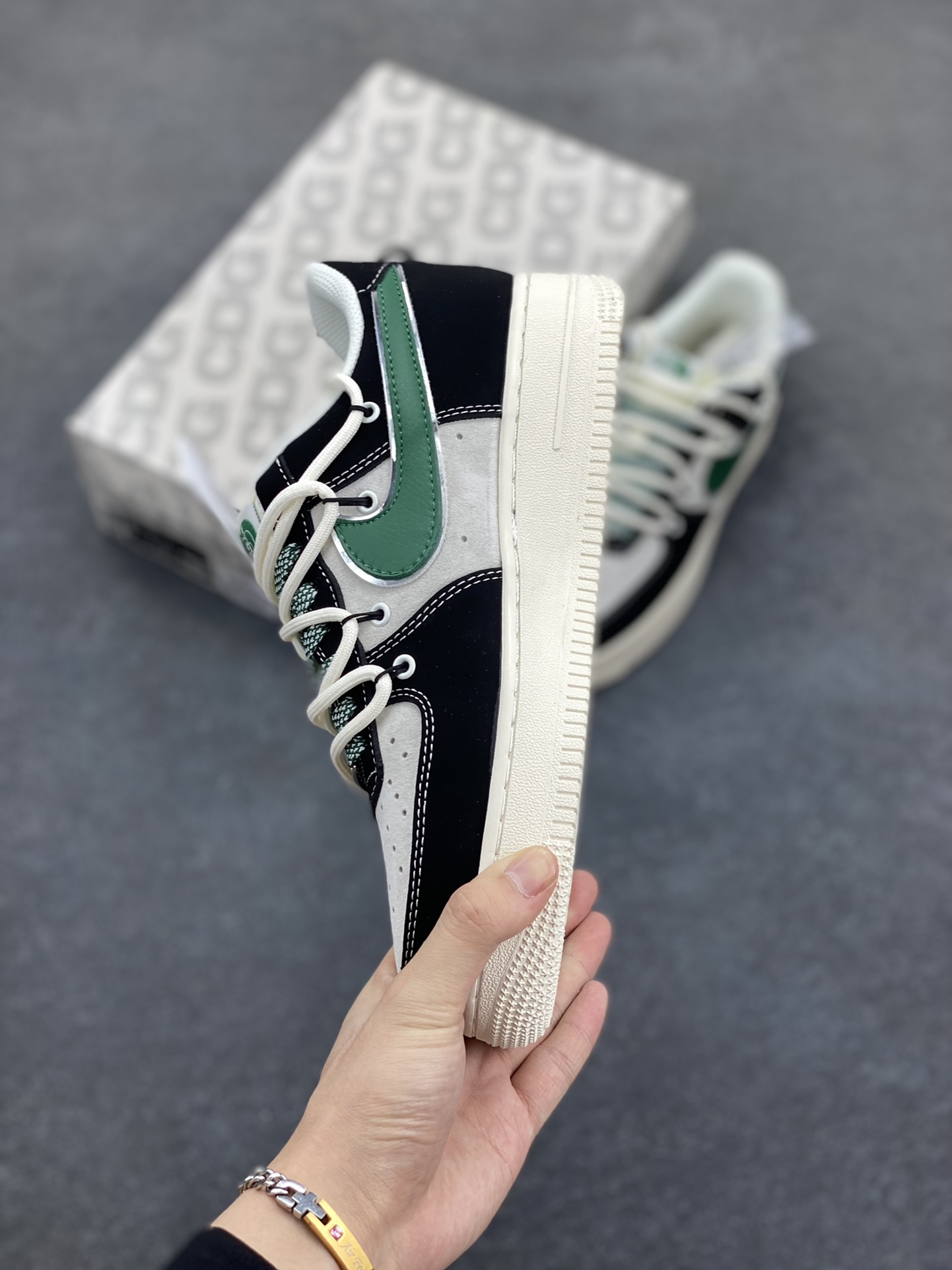 图片[3]-NIke Air Force 1 \’07 Low “北面联名–黑绿抽绳”空军一号 低帮 运动鞋 休闲鞋 折边针车 工艺难度大 原楦头原纸板 原装鞋盒 定制五金配件 内置全掌气垫 原厂鞋底 货号：SJ1198-110 尺码：36 36.5 37.5 38 38.5 39 40 40.5 41 42 42.5 43 44 44.5 45-选品中心