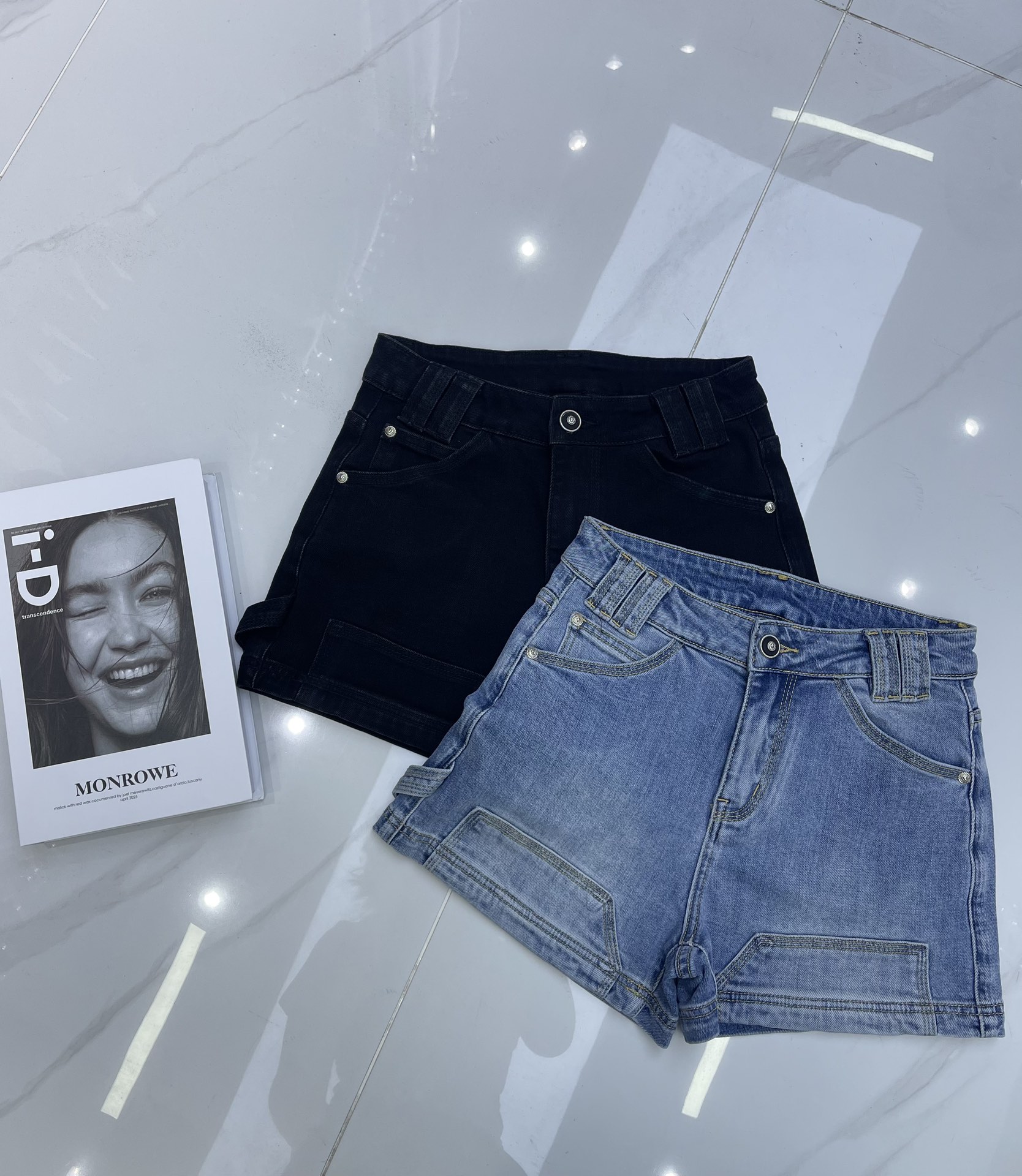High-End Women’s Suit with Family Details vs. 2025 Latest Cashier’s Shorts: Design and Quality Comparison - 图片 3