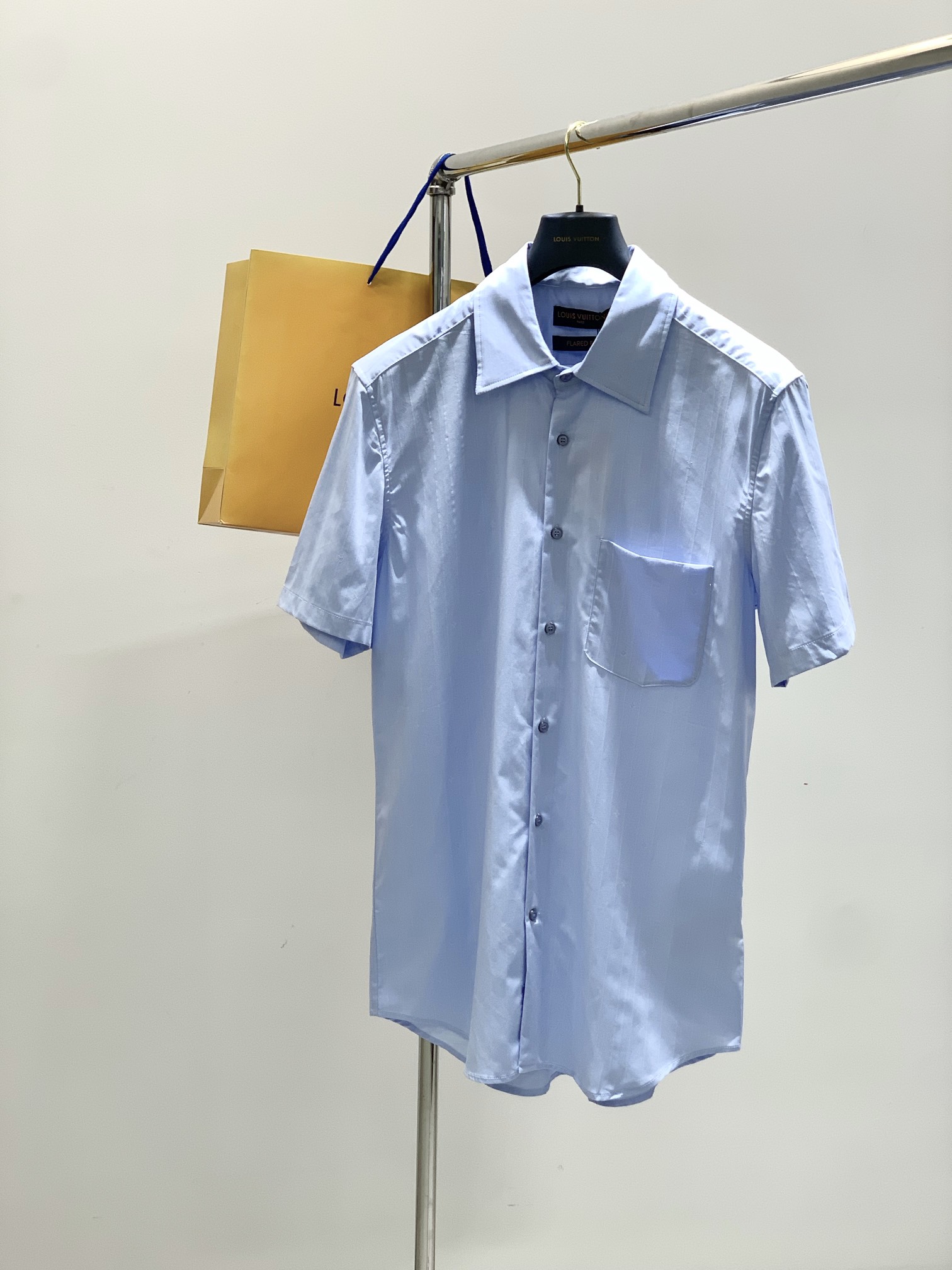 ，LouisVuitton 路易威登，2025夏季最新款，专柜同步有售，原单狠货，时尚休闲短袖衬衫，上身