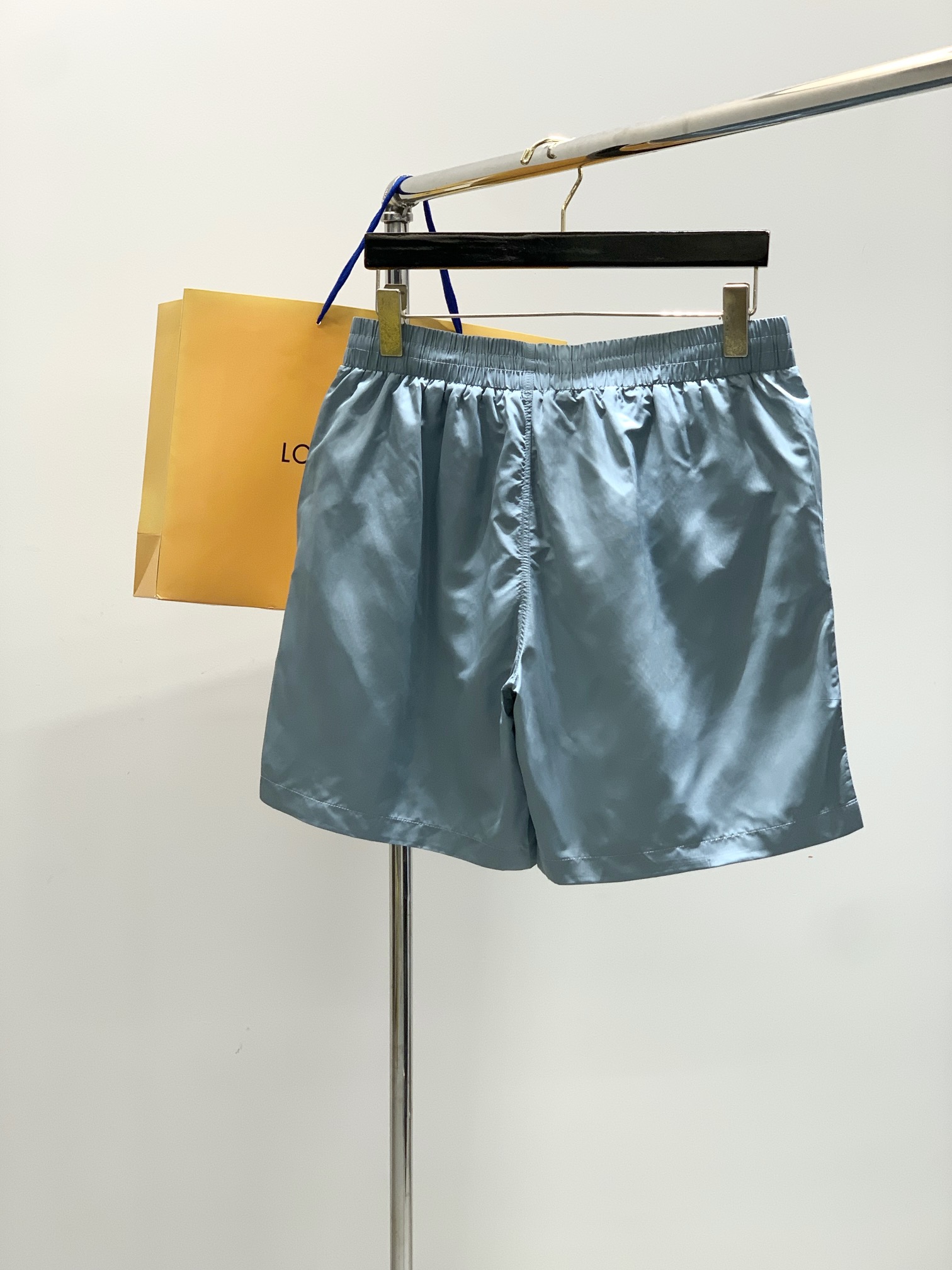，LouisVuitton 路易威登，2025夏季最新款，专柜同步有售，原单狠货，时尚休闲短裤，上身很有