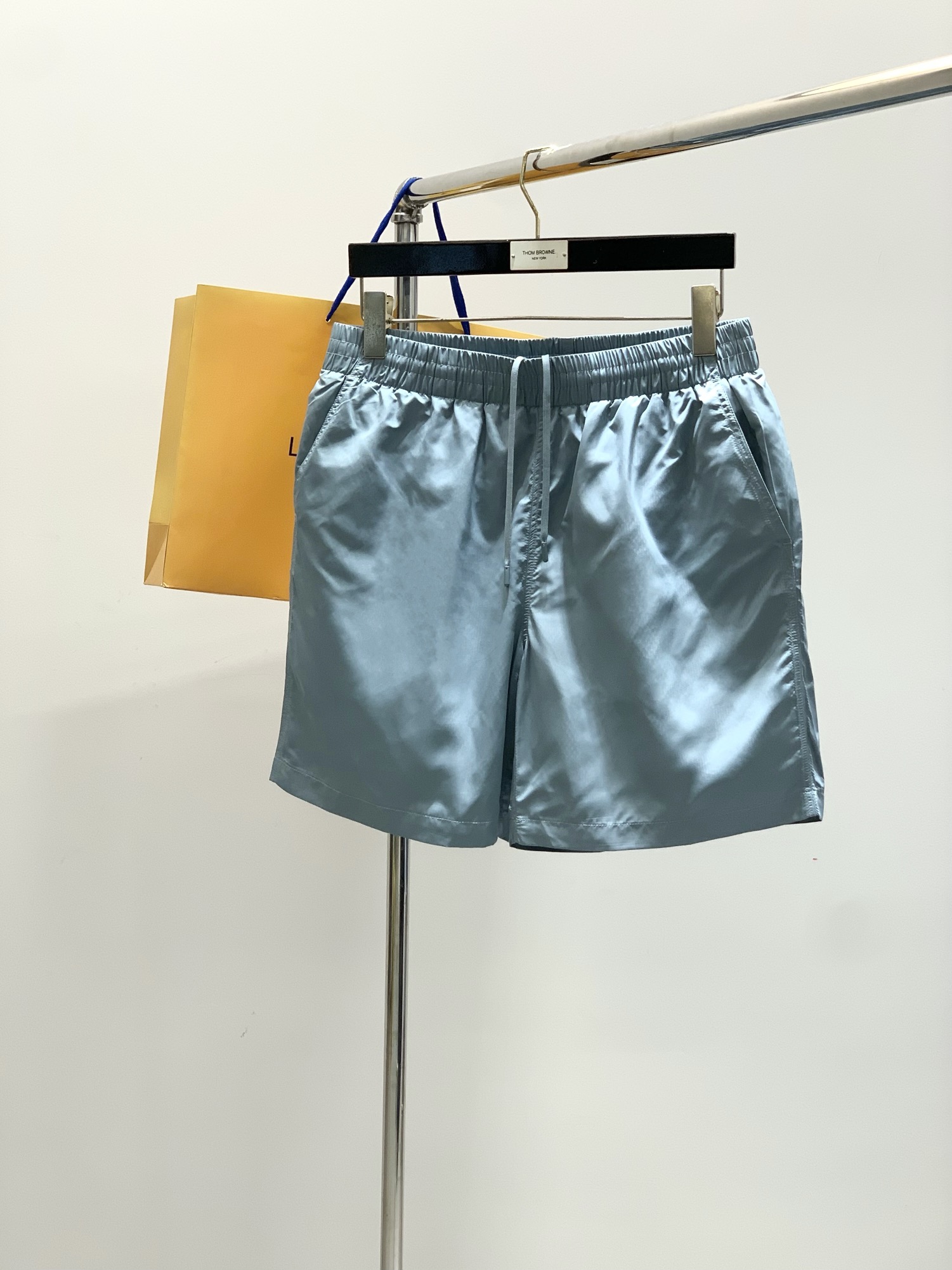 ，LouisVuitton 路易威登，2025夏季最新款，专柜同步有售，原单狠货，时尚休闲短裤，上身很有