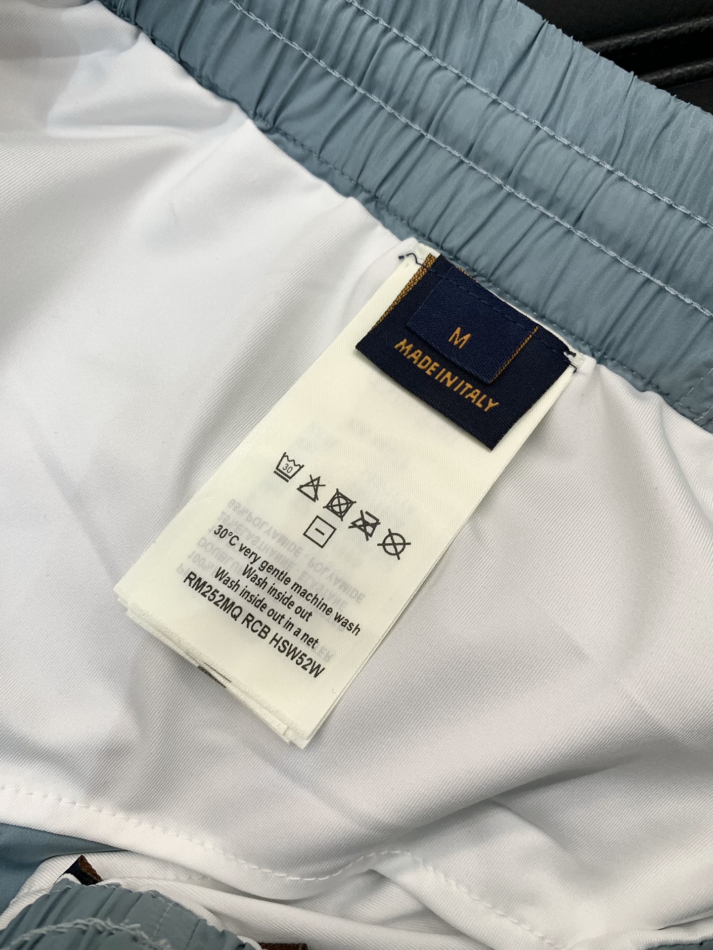 ，LouisVuitton 路易威登，2025夏季最新款，专柜同步有售，原单狠货，时尚休闲短裤，上身很有