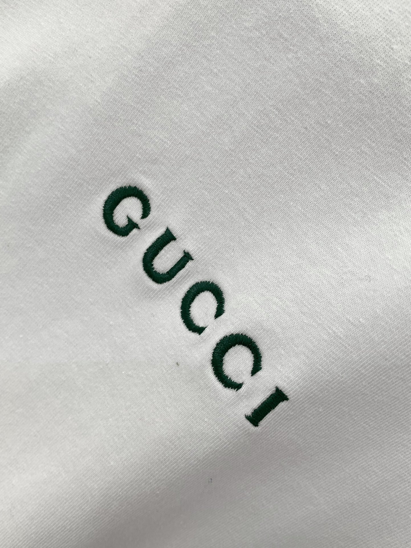 ，Gucci 古驰，2025夏季最新款，专柜同步有售，原单狠货，时尚休闲圆领短袖T恤，上身很有特点！吸睛