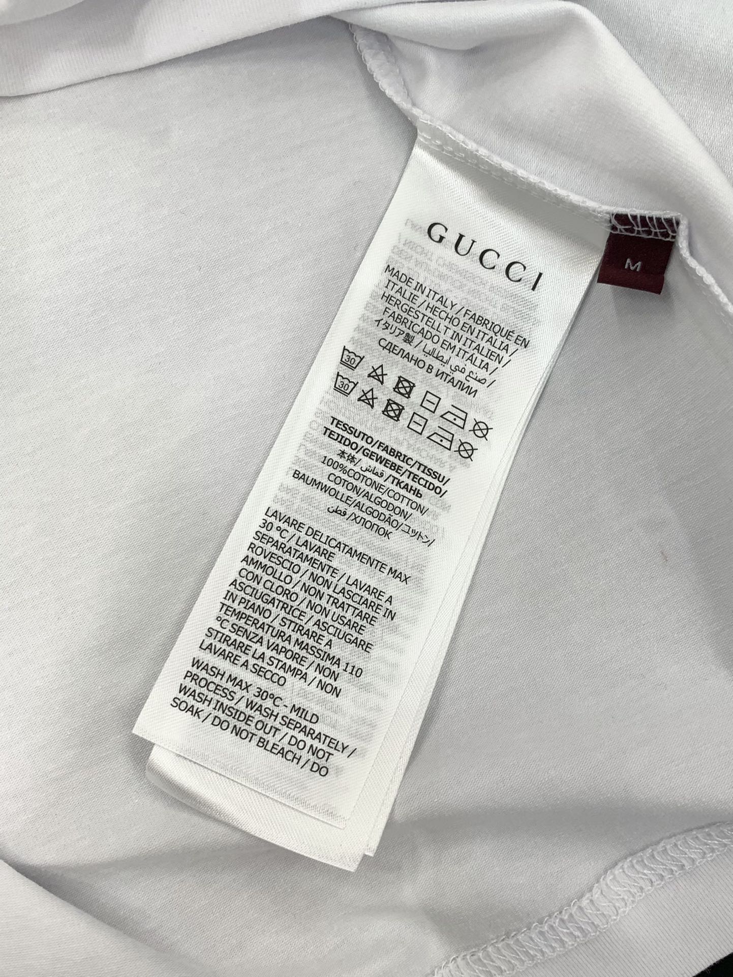 ，Gucci 古驰，2025夏季最新款，专柜同步有售，原单狠货，时尚休闲圆领短袖T恤，上身很有特点！吸睛