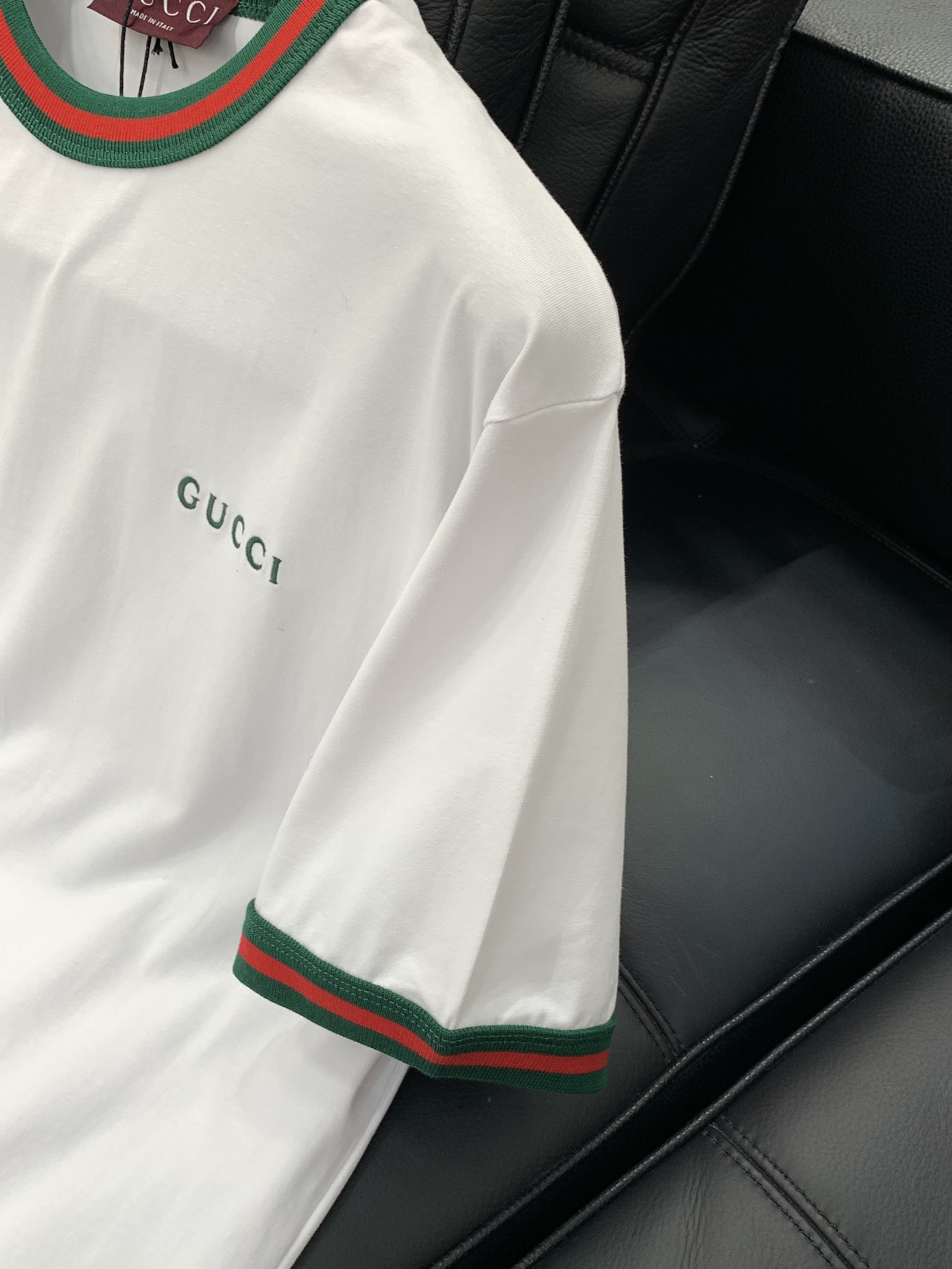 ，Gucci 古驰，2025夏季最新款，专柜同步有售，原单狠货，时尚休闲圆领短袖T恤，上身很有特点！吸睛