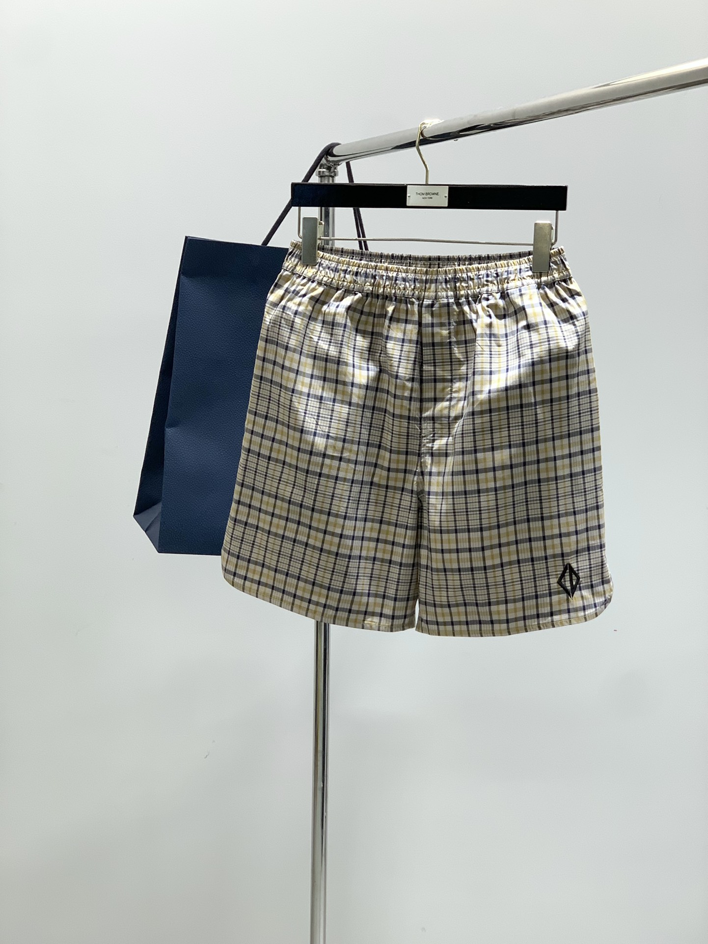 ，Dior 迪奥， 2025夏季新品，专柜同步有售，简约时尚休闲短裤，原版进口面料，舒适透气，顶级刺绣🪡