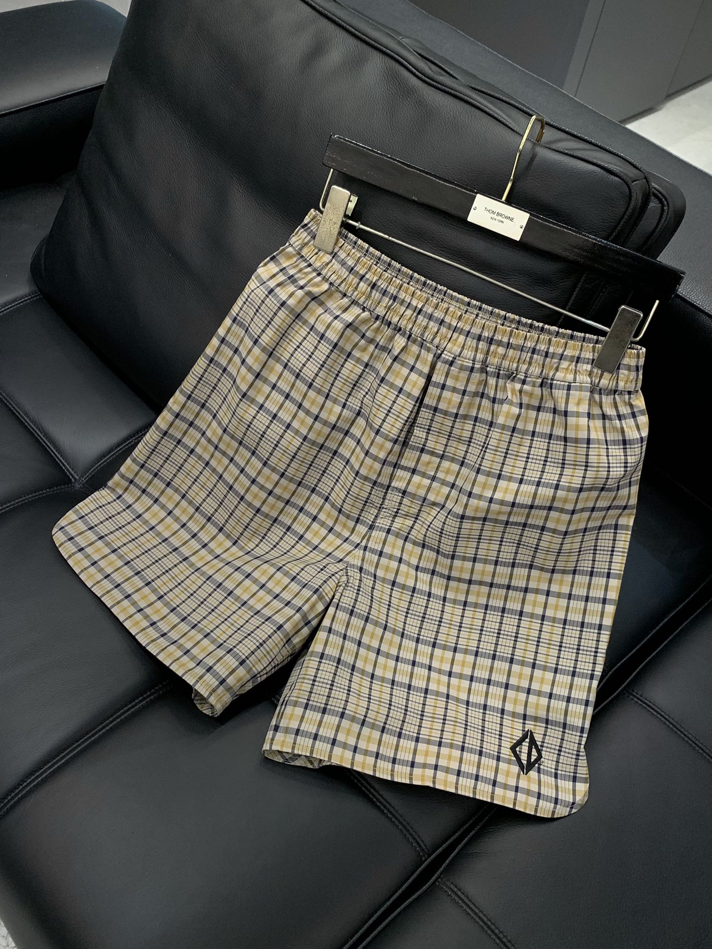 ，Dior 迪奥， 2025夏季新品，专柜同步有售，简约时尚休闲短裤，原版进口面料，舒适透气，顶级刺绣🪡