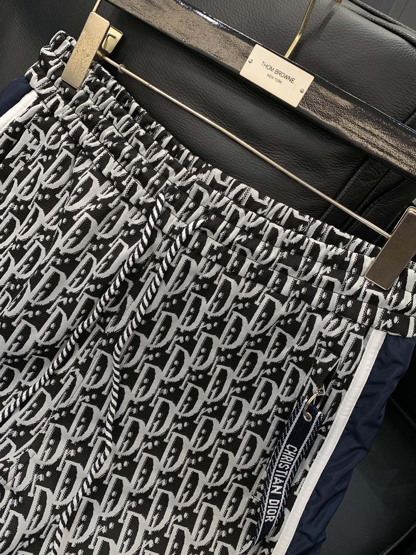 ，Dior 迪奥， 2025夏季新品，专柜同步有售，简约时尚休闲短裤，原版进口面料，舒适透气，顶级提花工