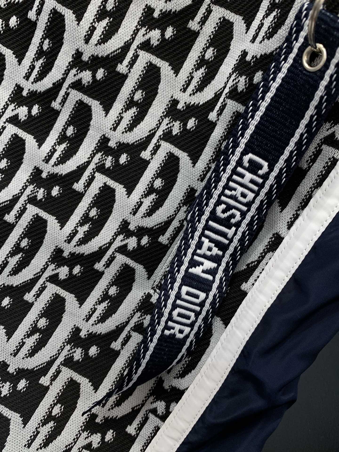 ，Dior 迪奥， 2025夏季新品，专柜同步有售，简约时尚休闲短裤，原版进口面料，舒适透气，顶级提花工