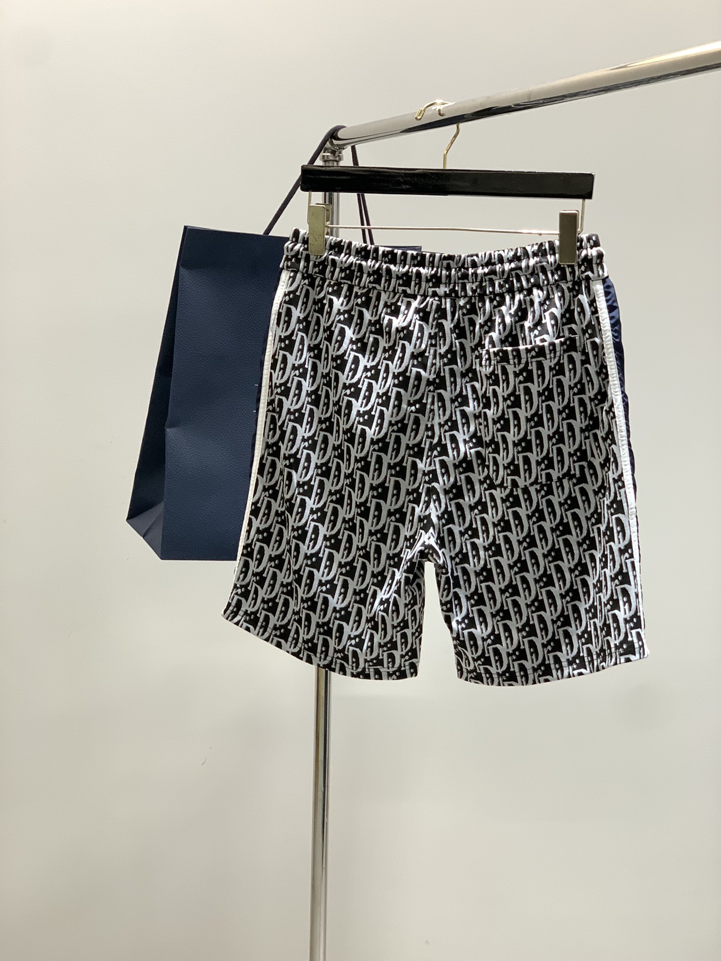 ，Dior 迪奥， 2025夏季新品，专柜同步有售，简约时尚休闲短裤，原版进口面料，舒适透气，顶级提花工