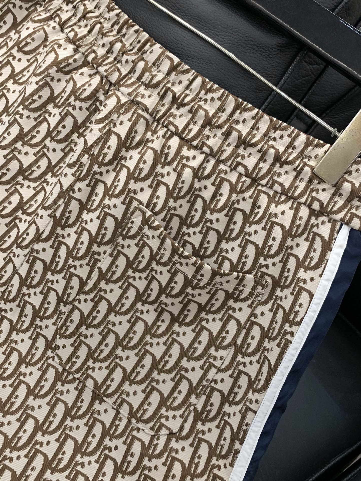 ，Dior 迪奥， 2025夏季新品，专柜同步有售，简约时尚休闲短裤，原版进口面料，舒适透气，顶级提花工