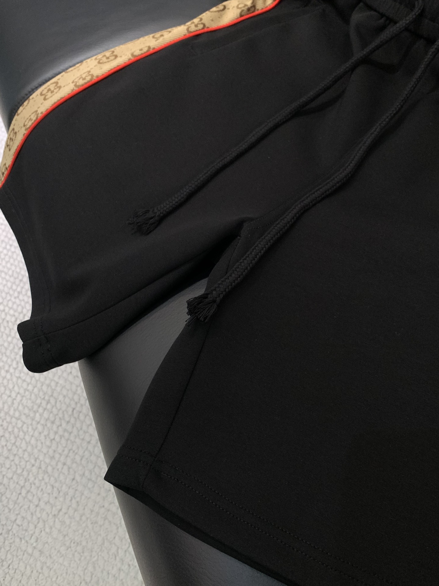 ，GUCCI 古驰，2025夏季最新品，专柜同步有售，原单狠货，时尚休闲短裤，进口原版面料，舒适透气，独