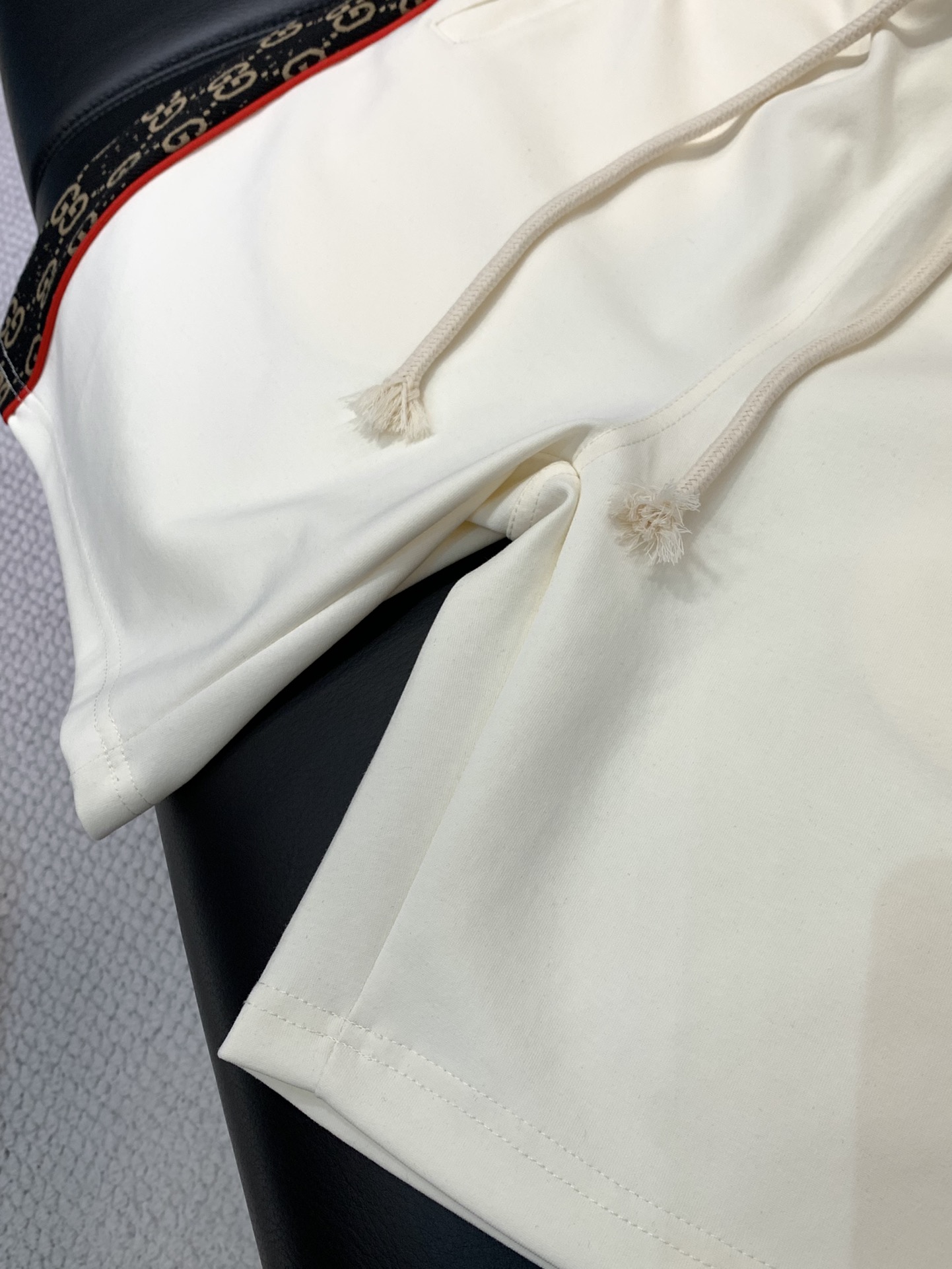 ，GUCCI 古驰，2025夏季最新品，专柜同步有售，原单狠货，时尚休闲短裤，进口原版面料，舒适透气，独