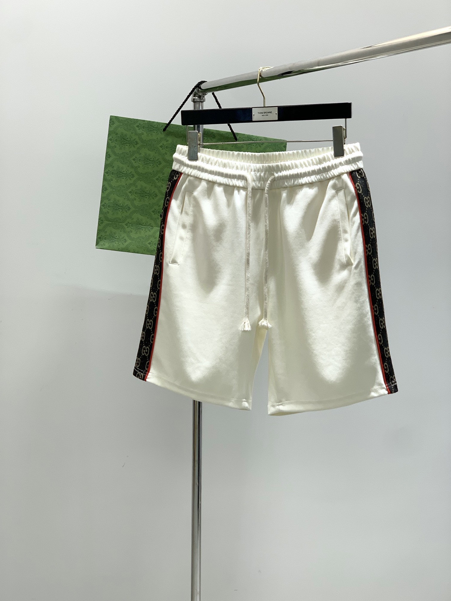 ，GUCCI 古驰，2025夏季最新品，专柜同步有售，原单狠货，时尚休闲短裤，进口原版面料，舒适透气，独