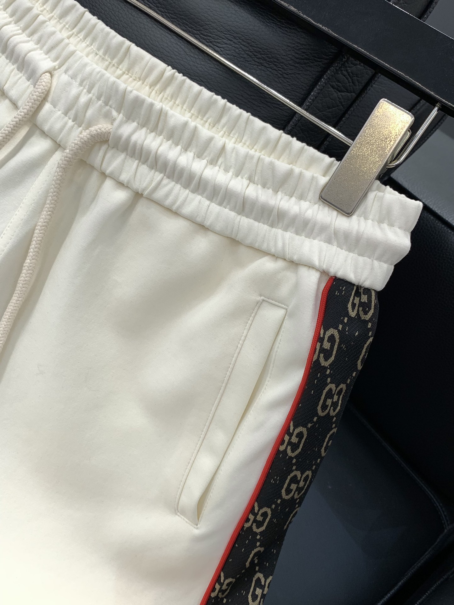 ，GUCCI 古驰，2025夏季最新品，专柜同步有售，原单狠货，时尚休闲短裤，进口原版面料，舒适透气，独