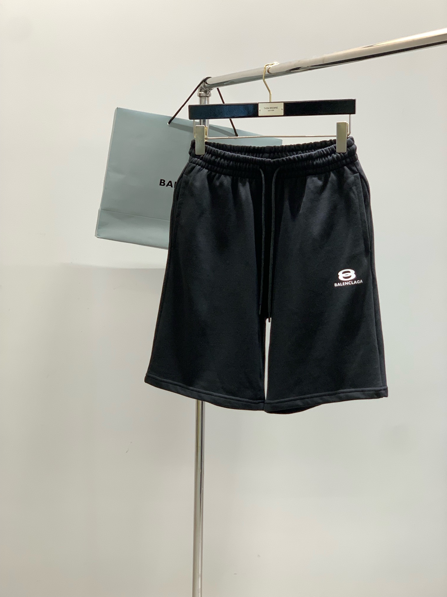 ，Balenciaga 巴黎世家，2025夏季最新品，专柜同步有售，原单狠货，时尚休闲短裤，进口原版水洗