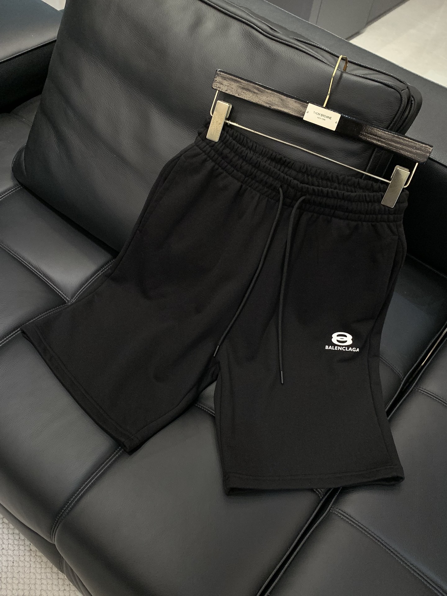 ，Balenciaga 巴黎世家，2025夏季最新品，专柜同步有售，原单狠货，时尚休闲短裤，进口原版水洗