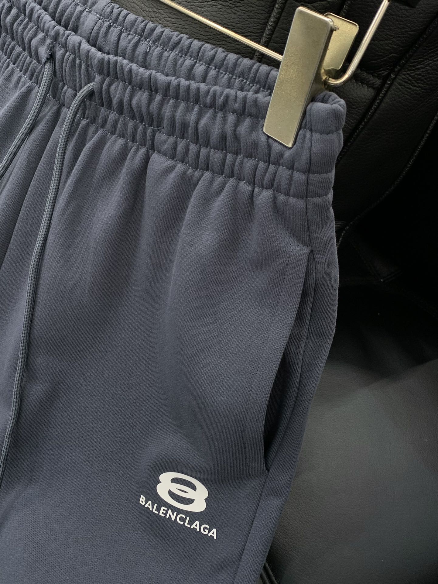 ，Balenciaga 巴黎世家，2025夏季最新品，专柜同步有售，原单狠货，时尚休闲短裤，进口原版水洗