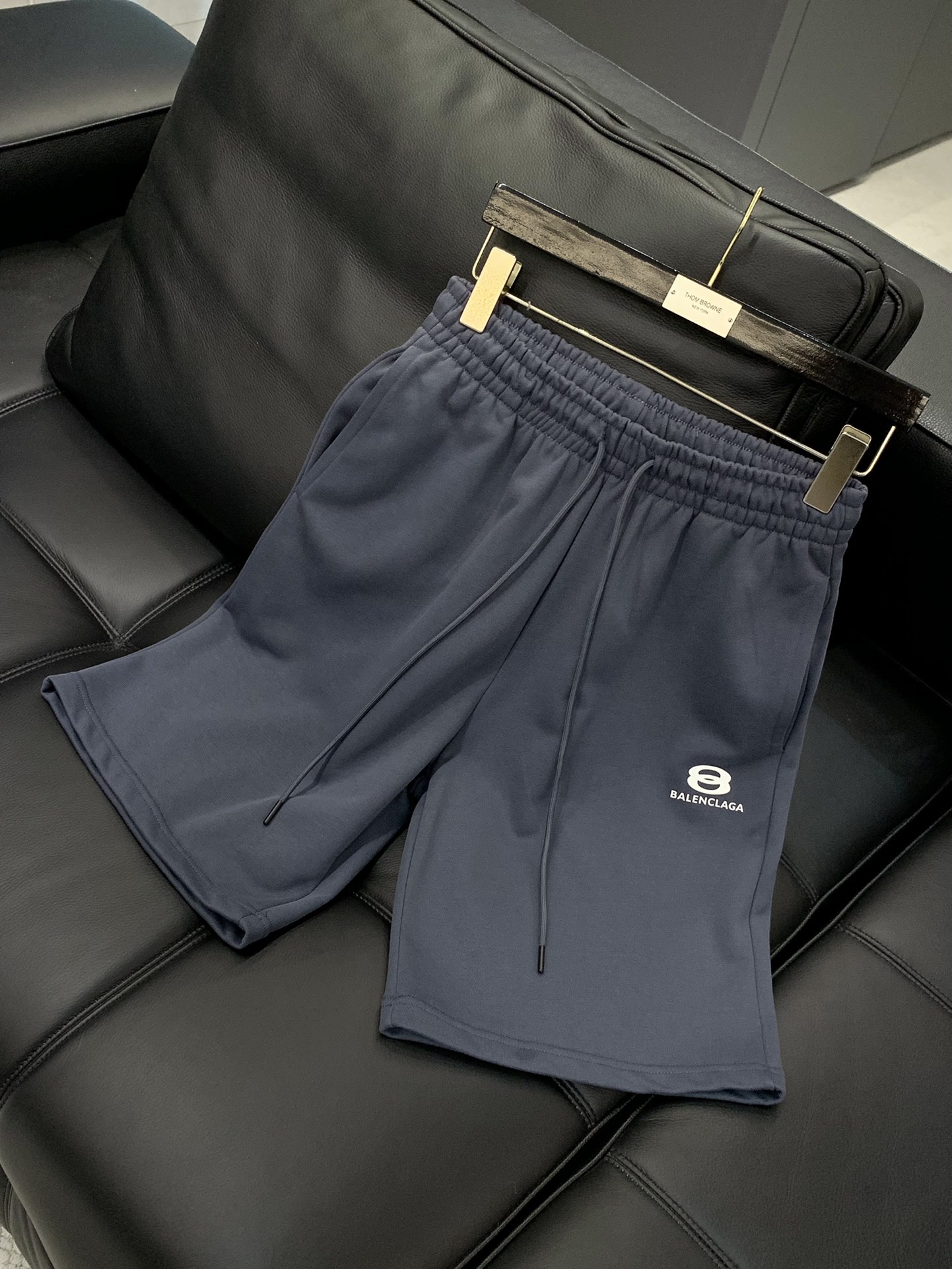 ，Balenciaga 巴黎世家，2025夏季最新品，专柜同步有售，原单狠货，时尚休闲短裤，进口原版水洗
