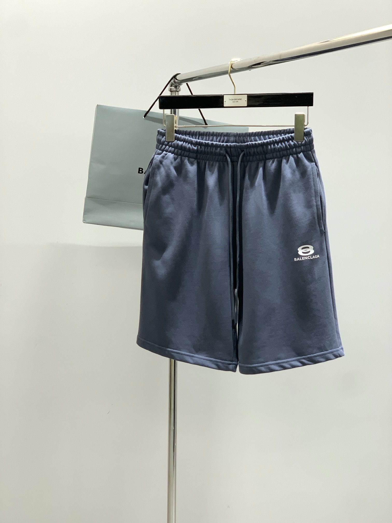 ，Balenciaga 巴黎世家，2025夏季最新品，专柜同步有售，原单狠货，时尚休闲短裤，进口原版水洗