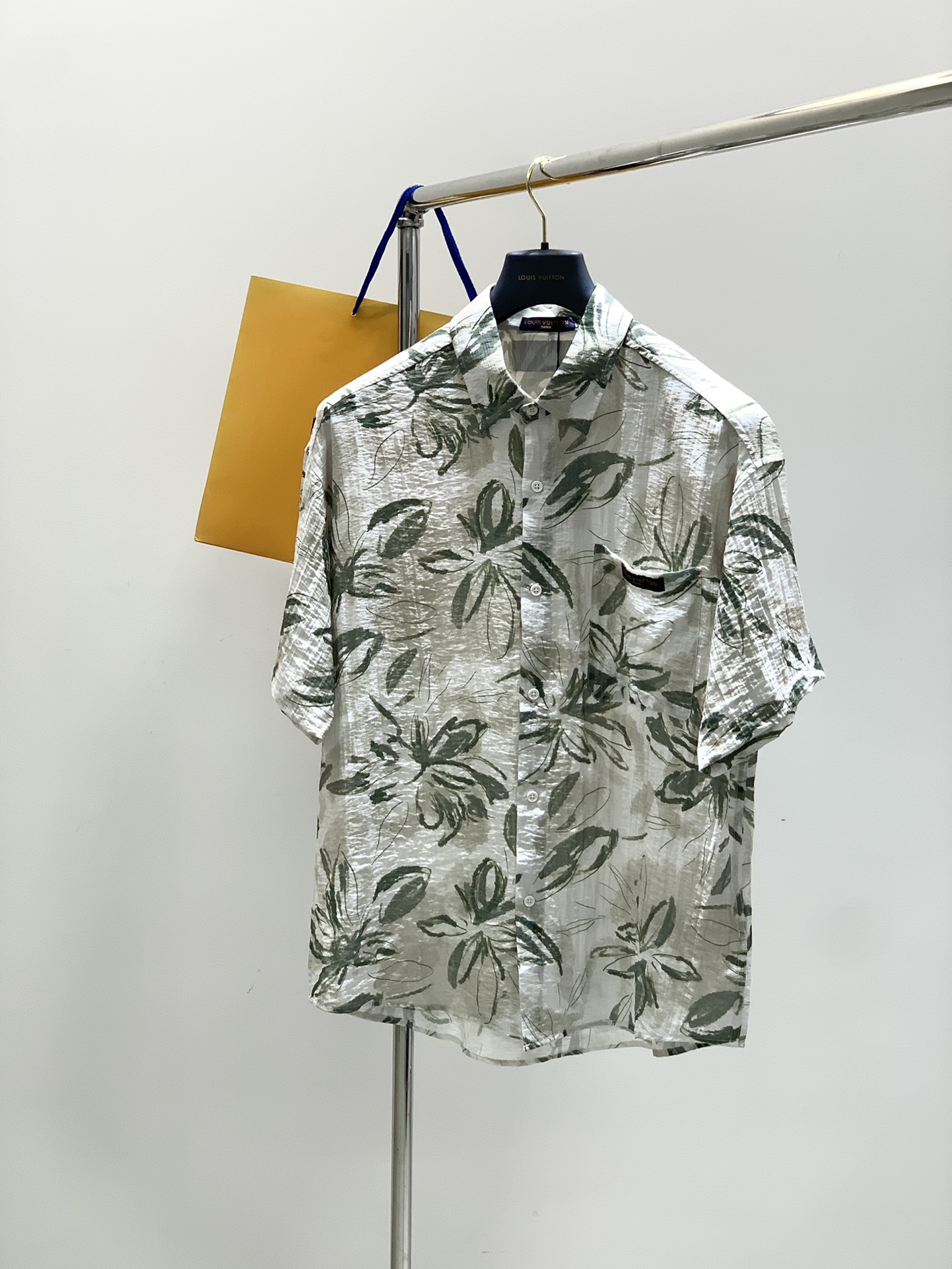 ，LouisVuitton 路易威登，2025夏季最新款，专柜同步有售，原单狠货，时尚休闲短袖衬衫，上身