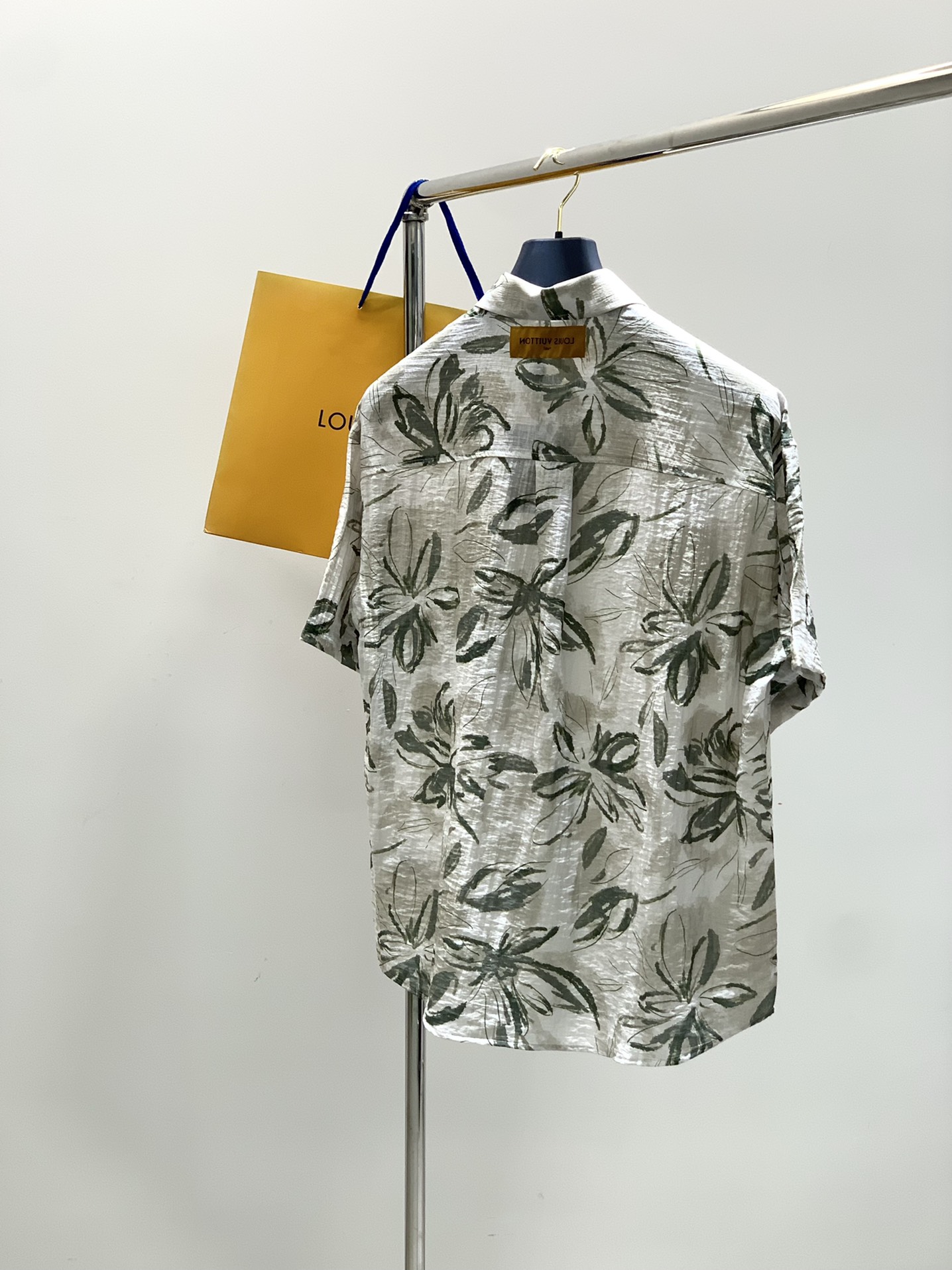 ，LouisVuitton 路易威登，2025夏季最新款，专柜同步有售，原单狠货，时尚休闲短袖衬衫，上身