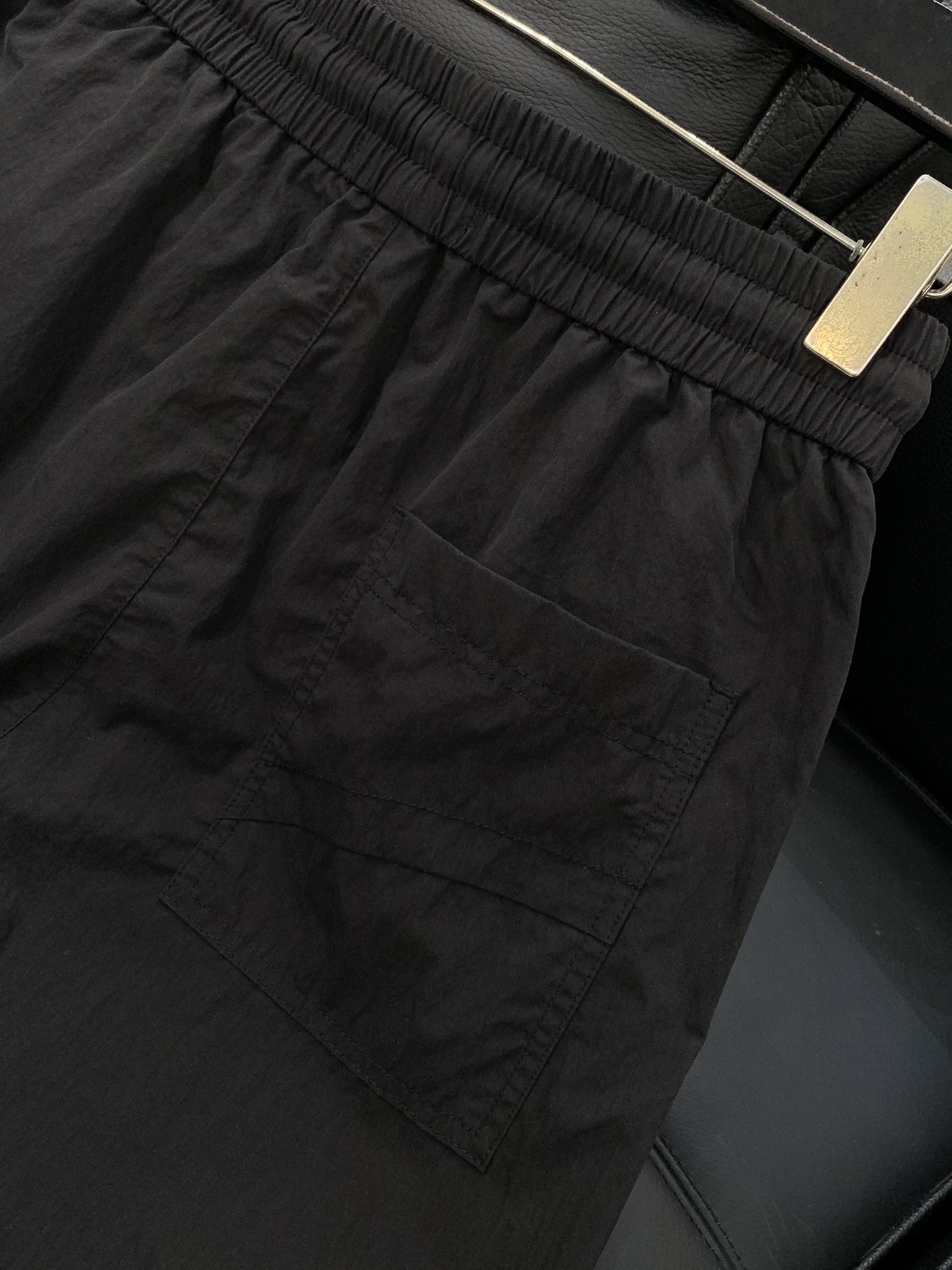 ，Balenciaga 巴黎世家，2025春季最新品，专柜同步有售，原单狠货，时尚休闲裤，进口原版水洗弹